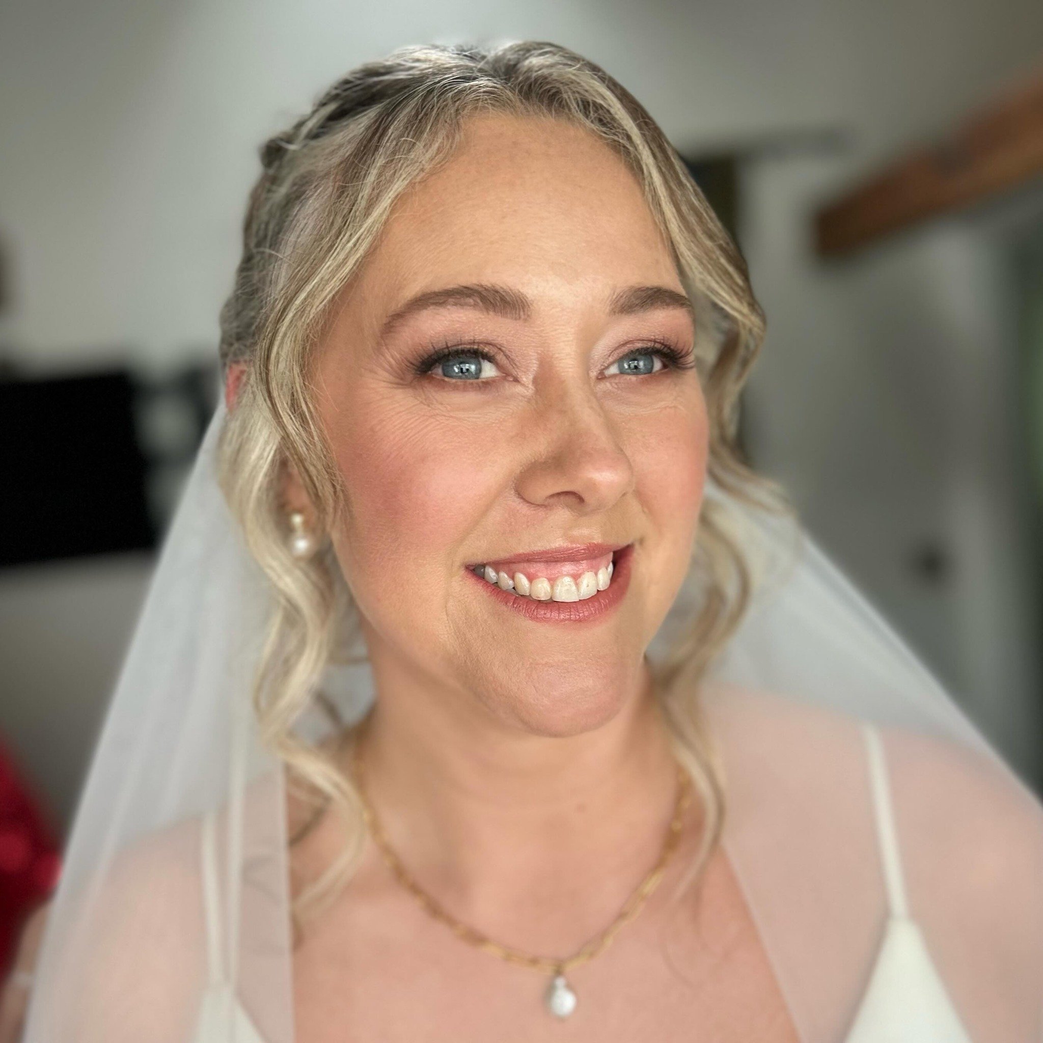 Today&rsquo;s beautiful Brighton bombshell of a bride!  The beautiful Kelly who opted for a Pillow talk look using @charlottetilbury 

What a fabulous morning with some truly fantastic 90s tunes for Kelly&rsquo;s wedding, lots of good vibes, sunshine