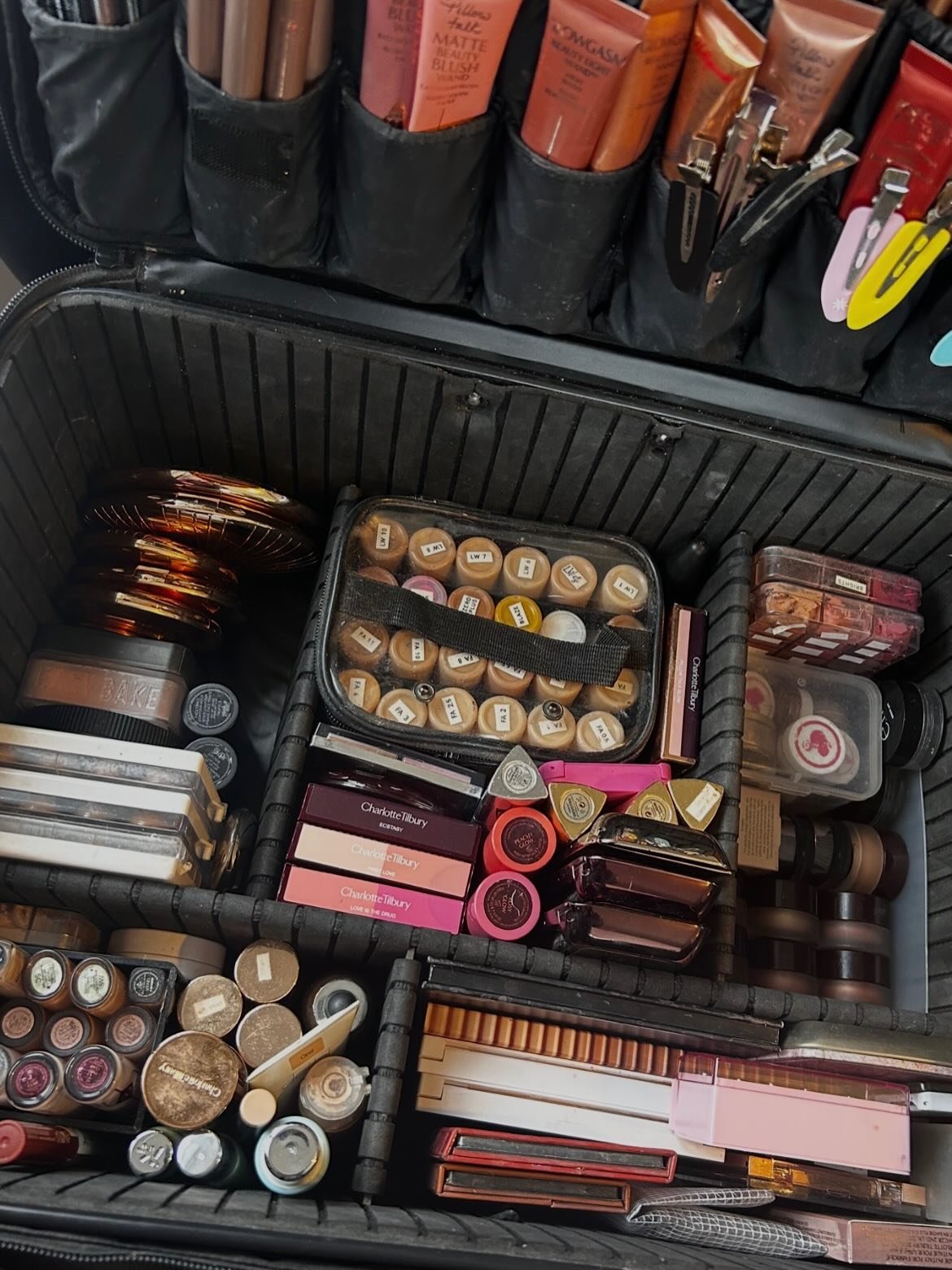 January dump&hellip;

it&rsquo;s been a long long dark month but sprinkled with a little bit of magic and silver linings along the way.

1. Kit sort out 
2. Some new goodies* @dranitasturnham  @chitocare @eyeam 
3. Forever roasting and meal prepping
