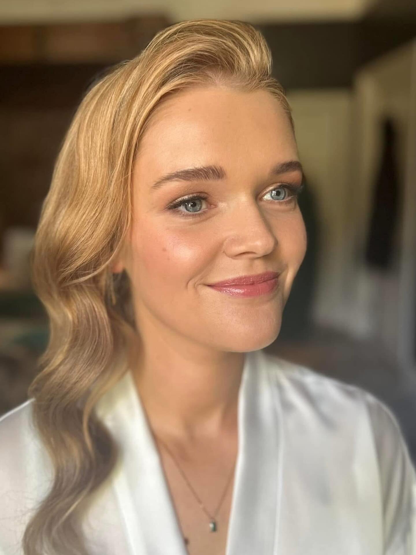 ✨Reminiscing over this glowy look for the beautiful Alice&rsquo;s big day using all CF and vegan products 🐰🌱

Such a fun morning with Alice and her tribe and the wonderful @houseofhairrachel who created these gorgeous waves.

#crueltyfreemakeuparti