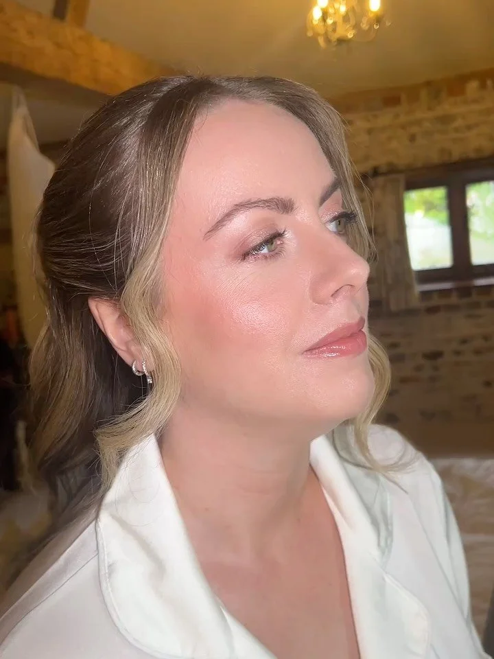 Yesterdays bride the beautiful Lauren who got wed on probably the wettest day of the year at the glorious @upwalthambarns 

Loved everything about her look, the dress, the makeup &amp; hair style choice, the flowers, everything was pure perfection!  