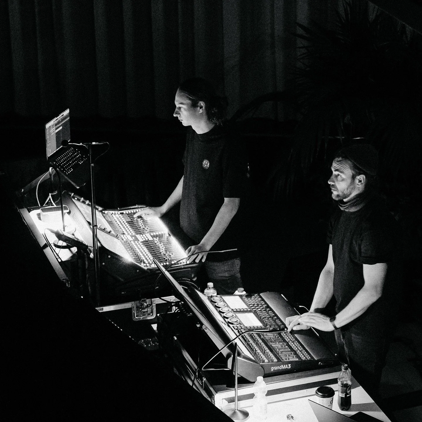 Die Konzertreihe der @theswissband ist letzte Woche erfolgreich &uuml;ber die B&uuml;hne gegangen. Wir wissen jetzt, dass hochkar&auml;tige Unterhaltungsmusik und Eventtechnik bestens harmonieren :-).

Wir waren neben dem B&uuml;hnen- und Lichtdesign