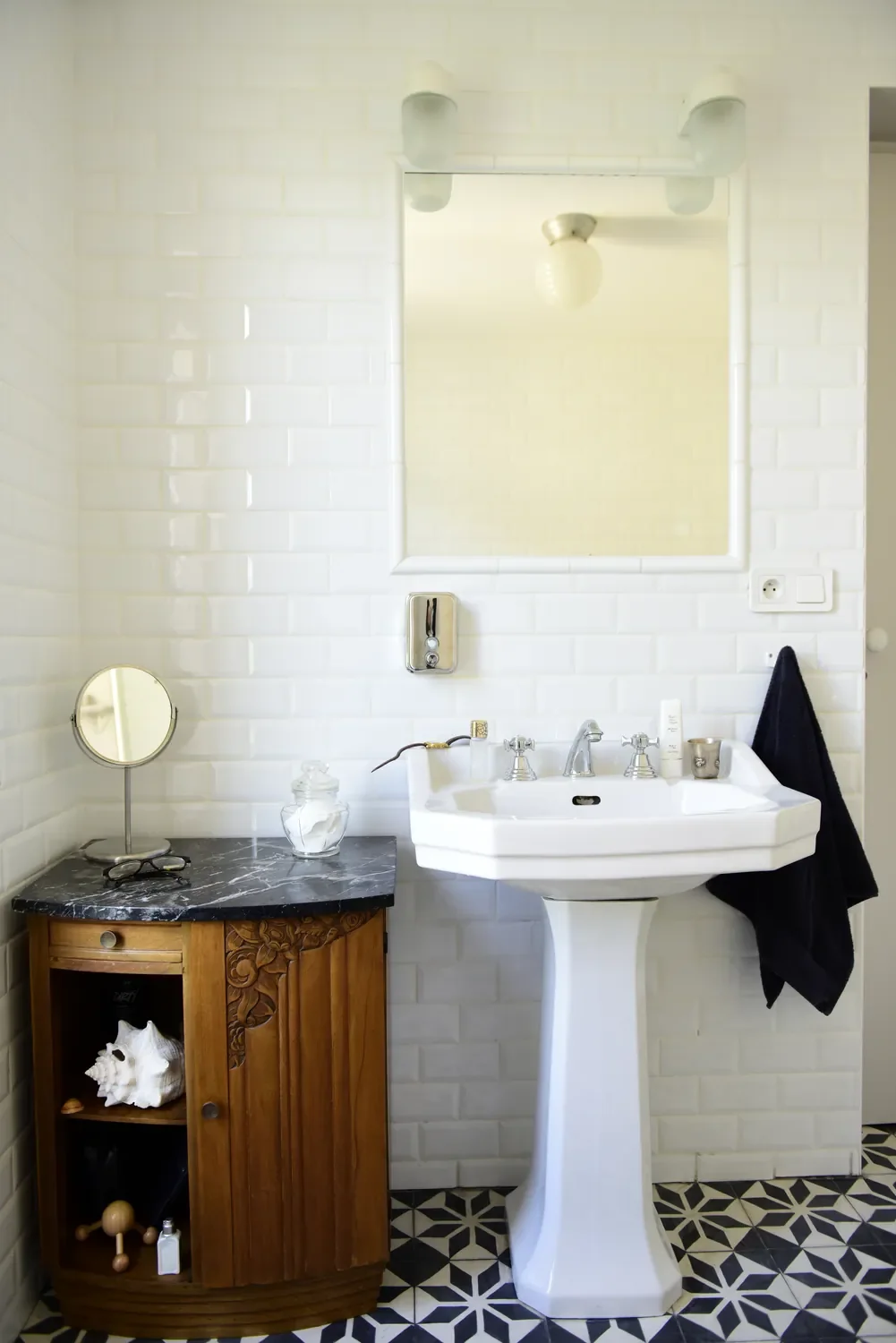 Salle de bains rétro, rénovation de maison à Montreuil