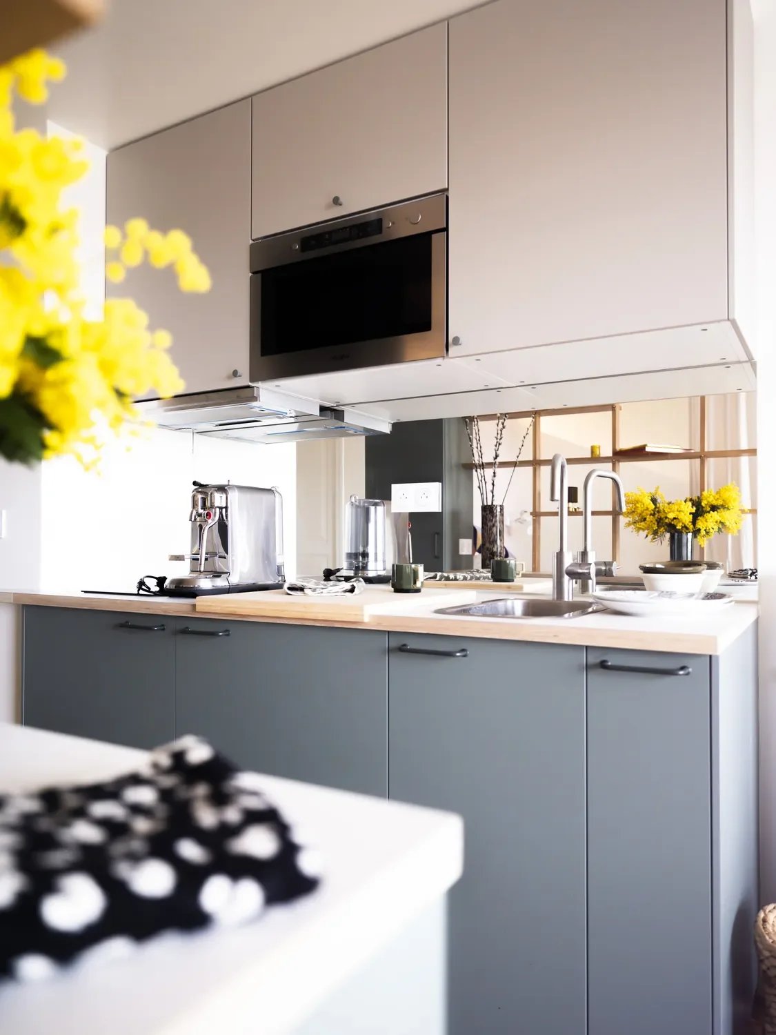 Cuisine compacte, rénovation d'un studio à Paris 12e