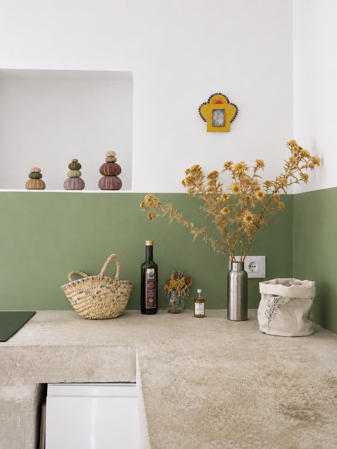Cuisine béton et crédence verte Korcula - Agnès Aujaleu interior designer Korcula