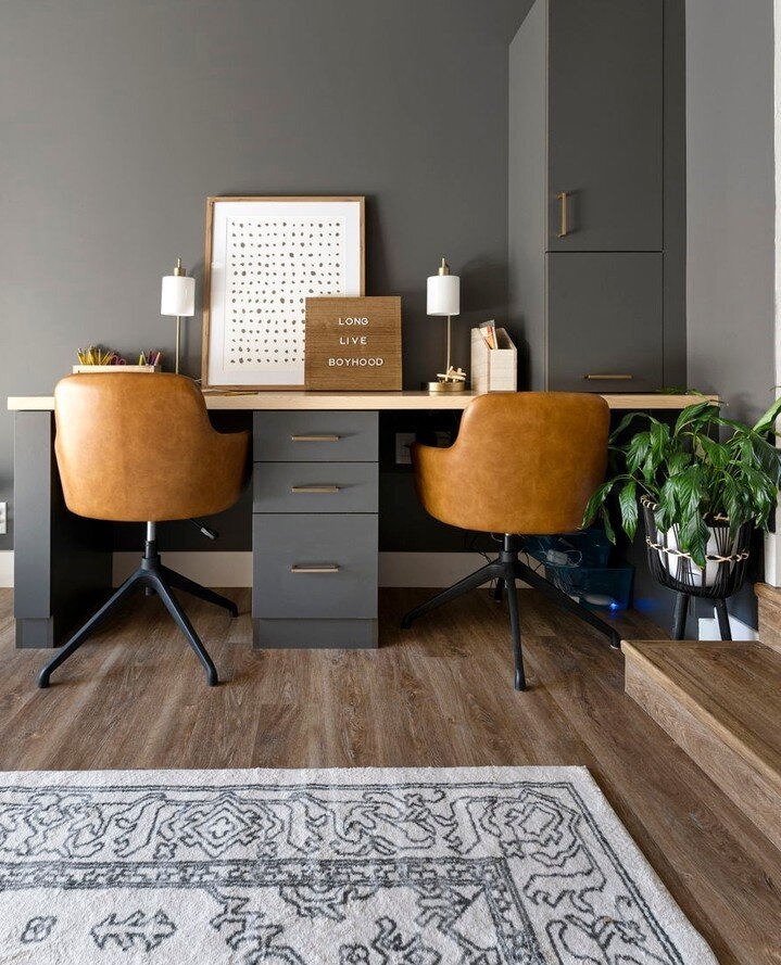 As we embark upon fall and colder crisp weather, we're craving dark cozy spaces. Like this cute open office space designed for 2 adorable little boys at our #PrairieModern project. ⁠
⁠
Thanks to the Spruce for featuring it in their &quot;These 22 Col