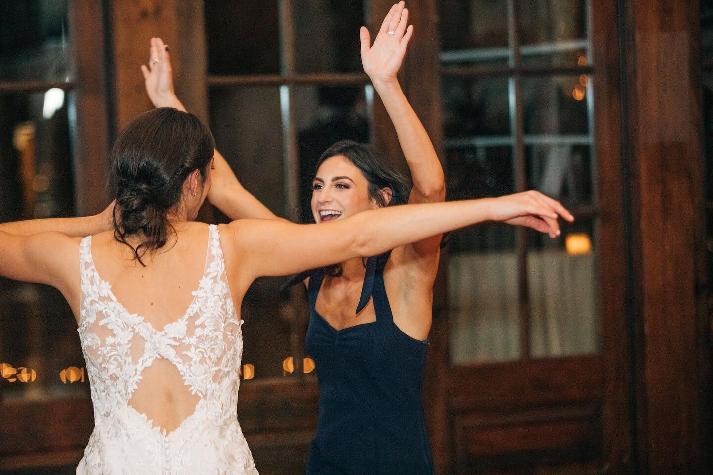 Here&rsquo;s to Dr. @pnutbttr_n_jilly for finishing a month long(+) ICU rotation in a global pandemic!!! You are my shero 👩🏻&zwj;⚕️💕⁣
⁣
⁣
Since we can&rsquo;t be together, pls accept this as my impromptu dance party in honor of you 🤗