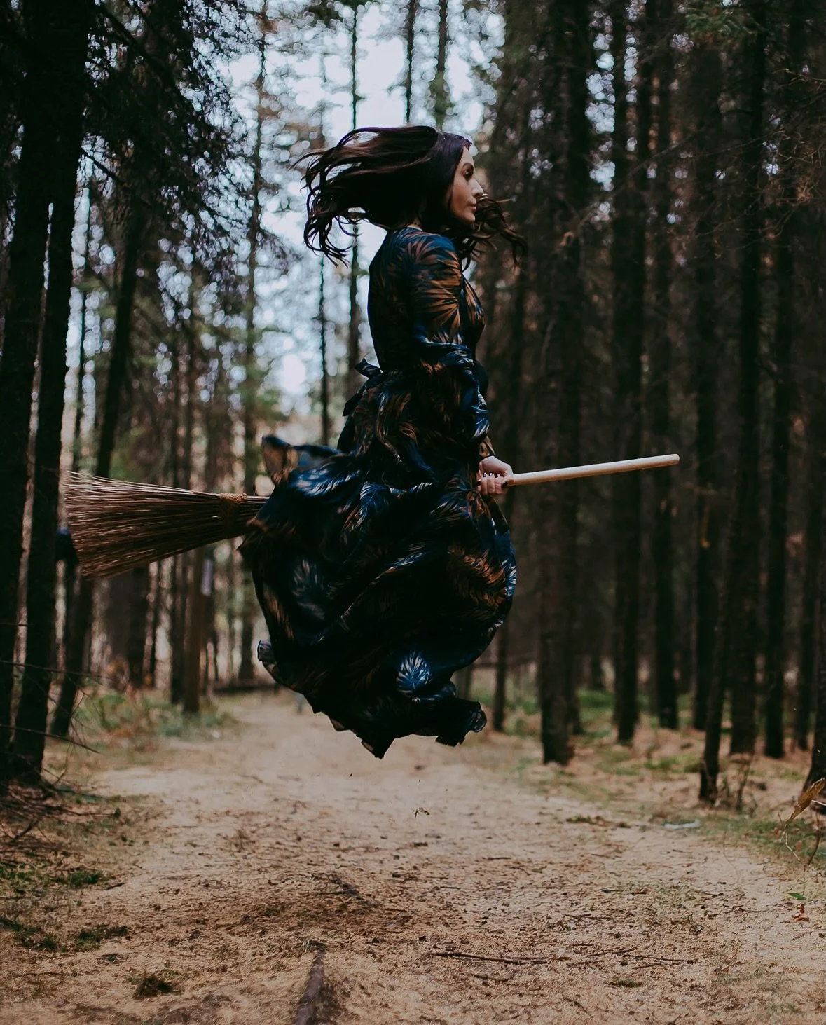 To some I’ll always be the Wicked Witch of the West. 
To others, The Good Witch who helped them on their healing journey. 
Truth is I’m both and none. Just a very human me. 
This themed shoot by @sherrieellisphotography will always be