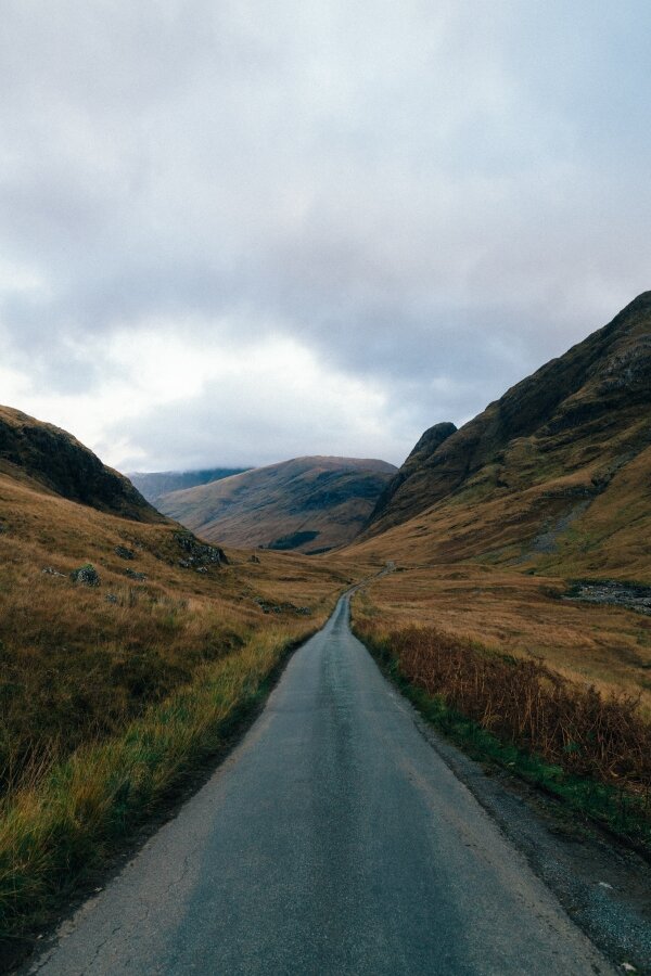 useful-tips-driving-in-scotand-passing-places-single-track.jpg