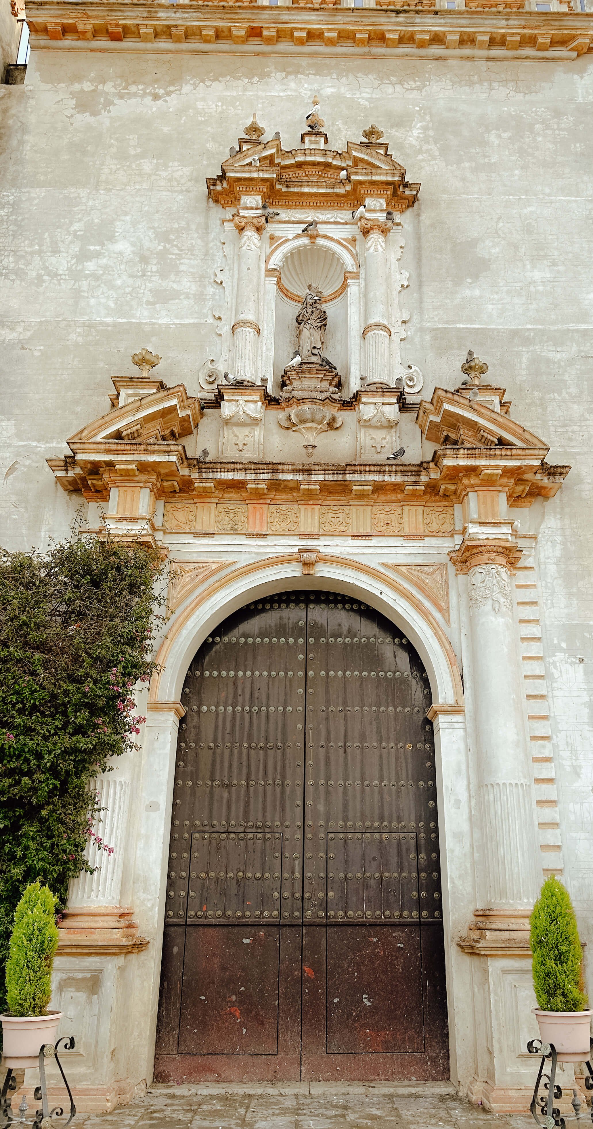 things-to-do-chipiona-church-doorway.jpg