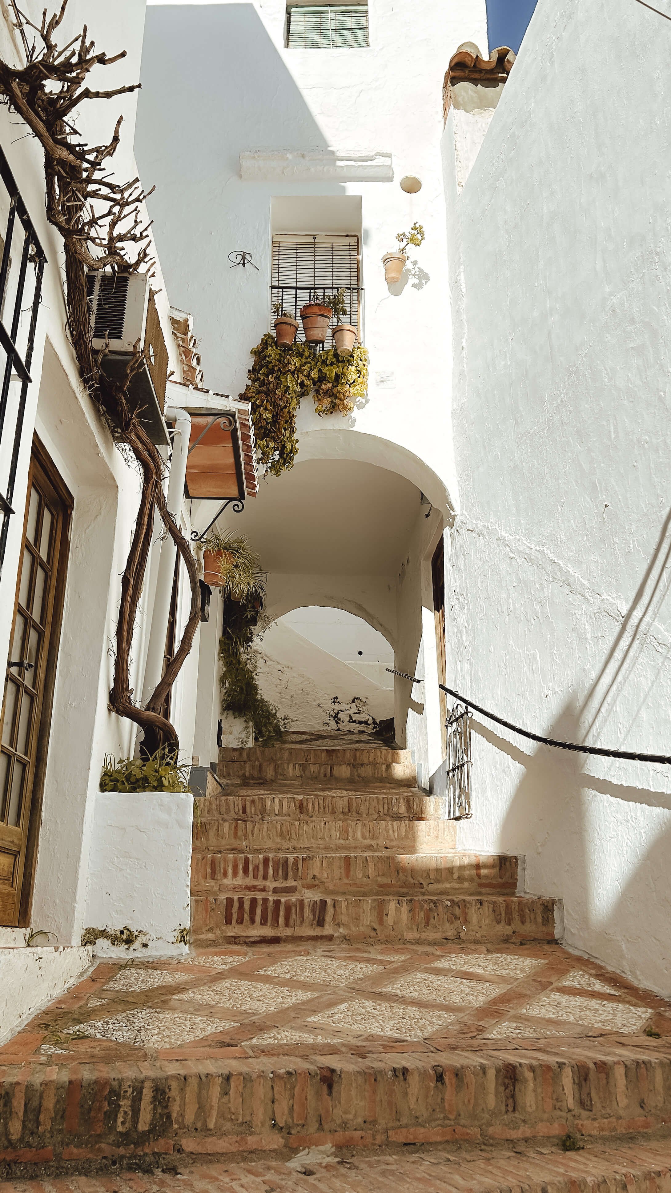 best-things-to-do-casares-spain-pretty-streets-pueblos-blancos.jpg