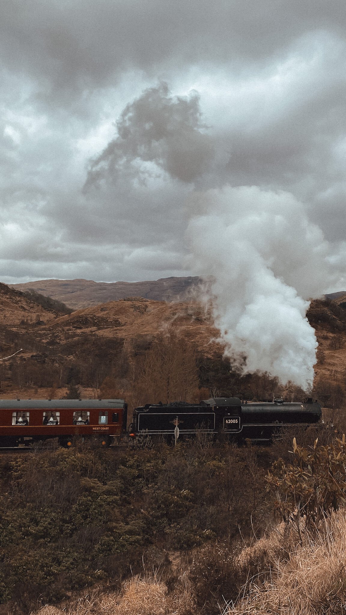 photographing-harry-potter-steam-train-glenfinnan-viaduct.jpg