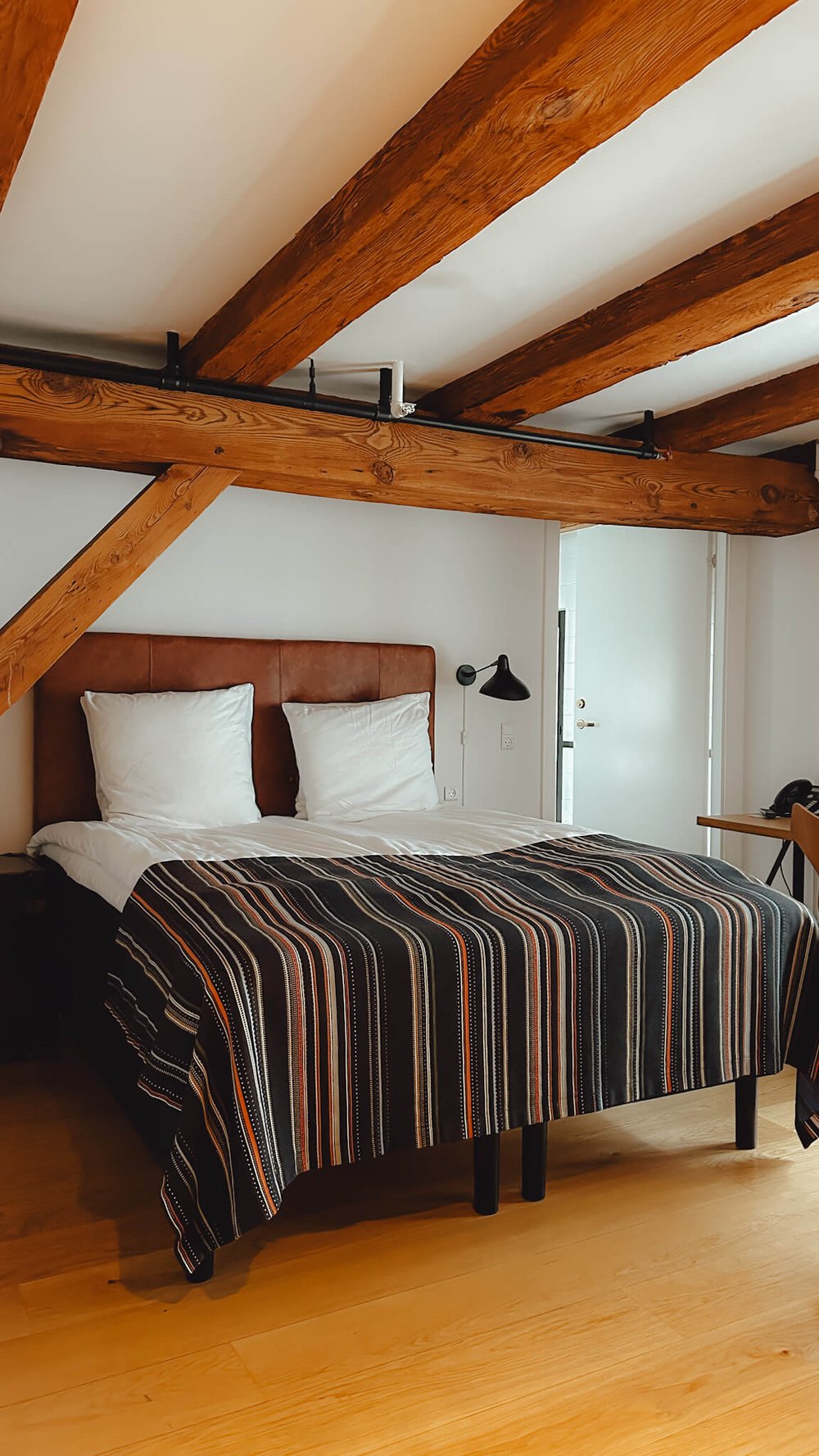 copenhagen-christmas-markets-71-nyhavn-hotel-bedroom.jpg