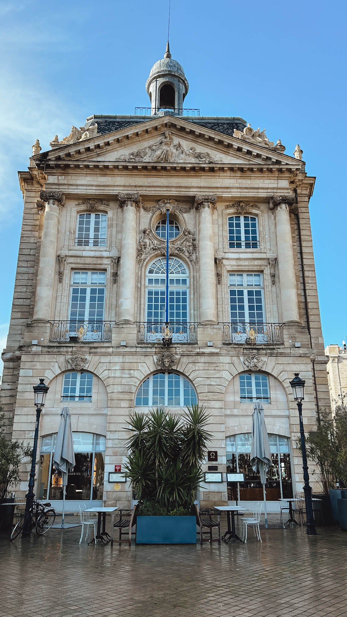 bordeaux-france-unmissable-things-to-see-beautiful buildings.jpg