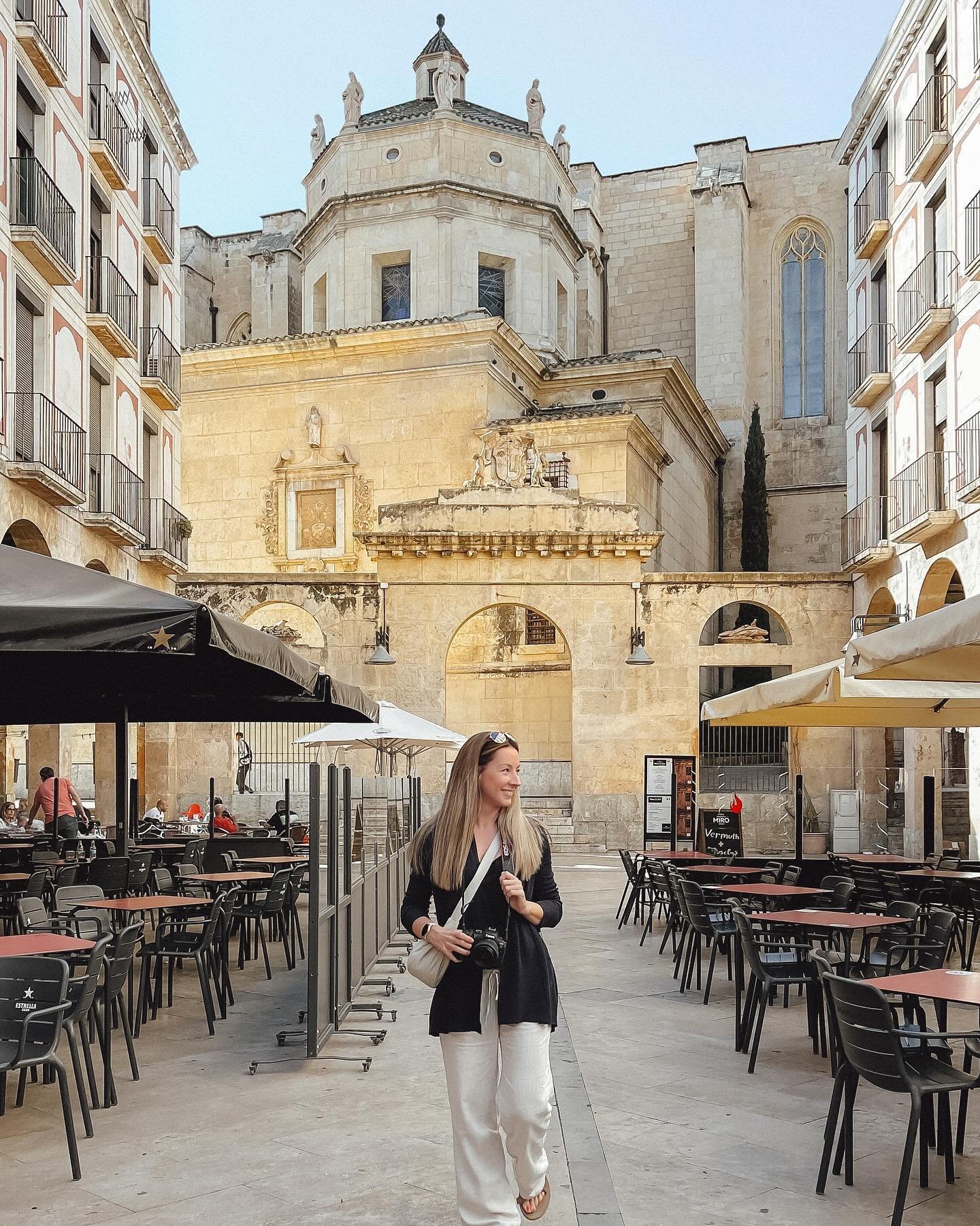 Memories from the unexpectedly beautiful city of Reus ✨

Knowing little about this Catalan city, so often overlooked in favour of nearby Tarragona or Barcelona, I arrived with few expectations. 

But as narrow streets gave way to pretty plazas, ancie