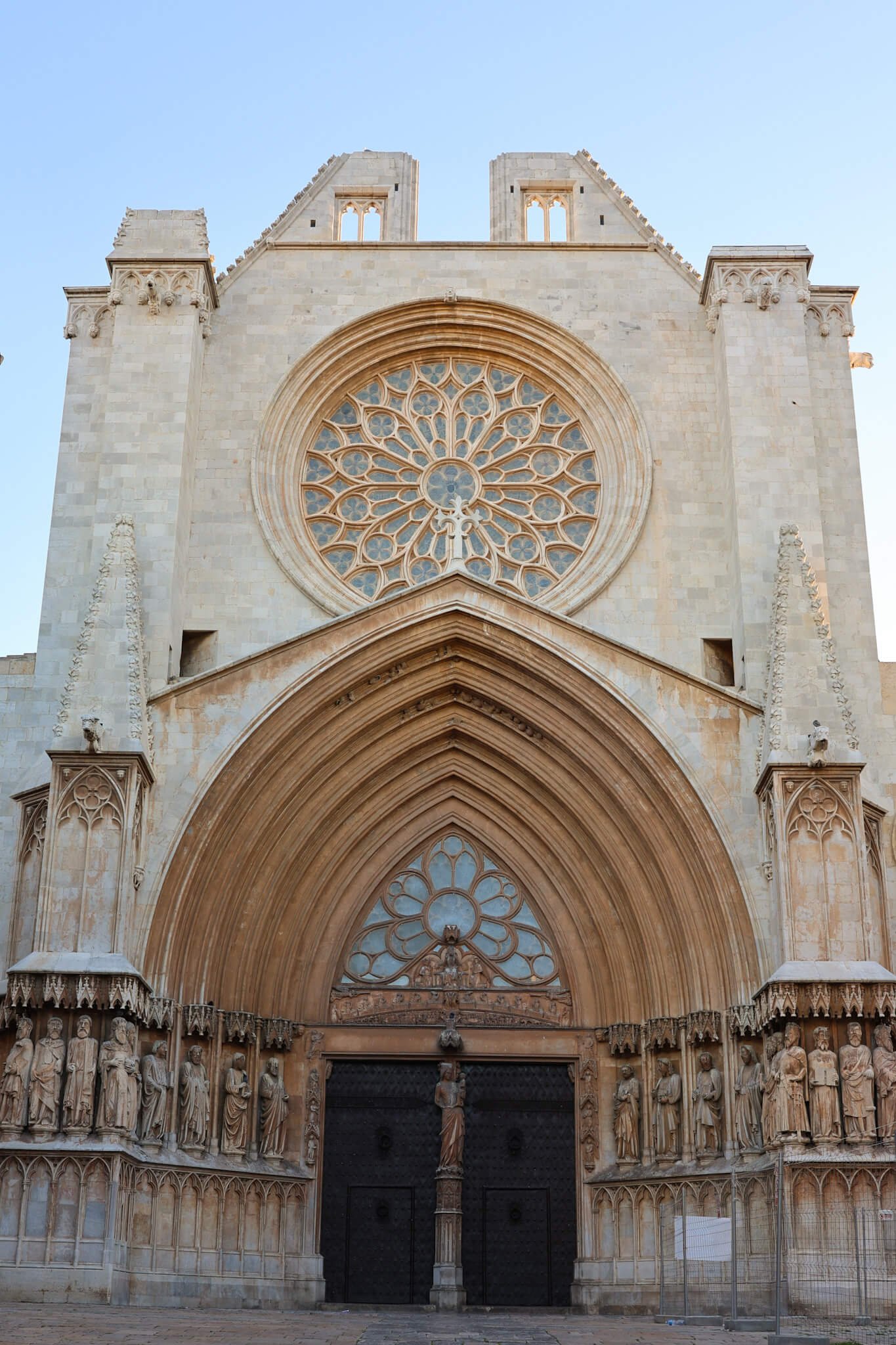costa-daurada-best-things-to-do-tarragona-cathedral-entrance.jpg