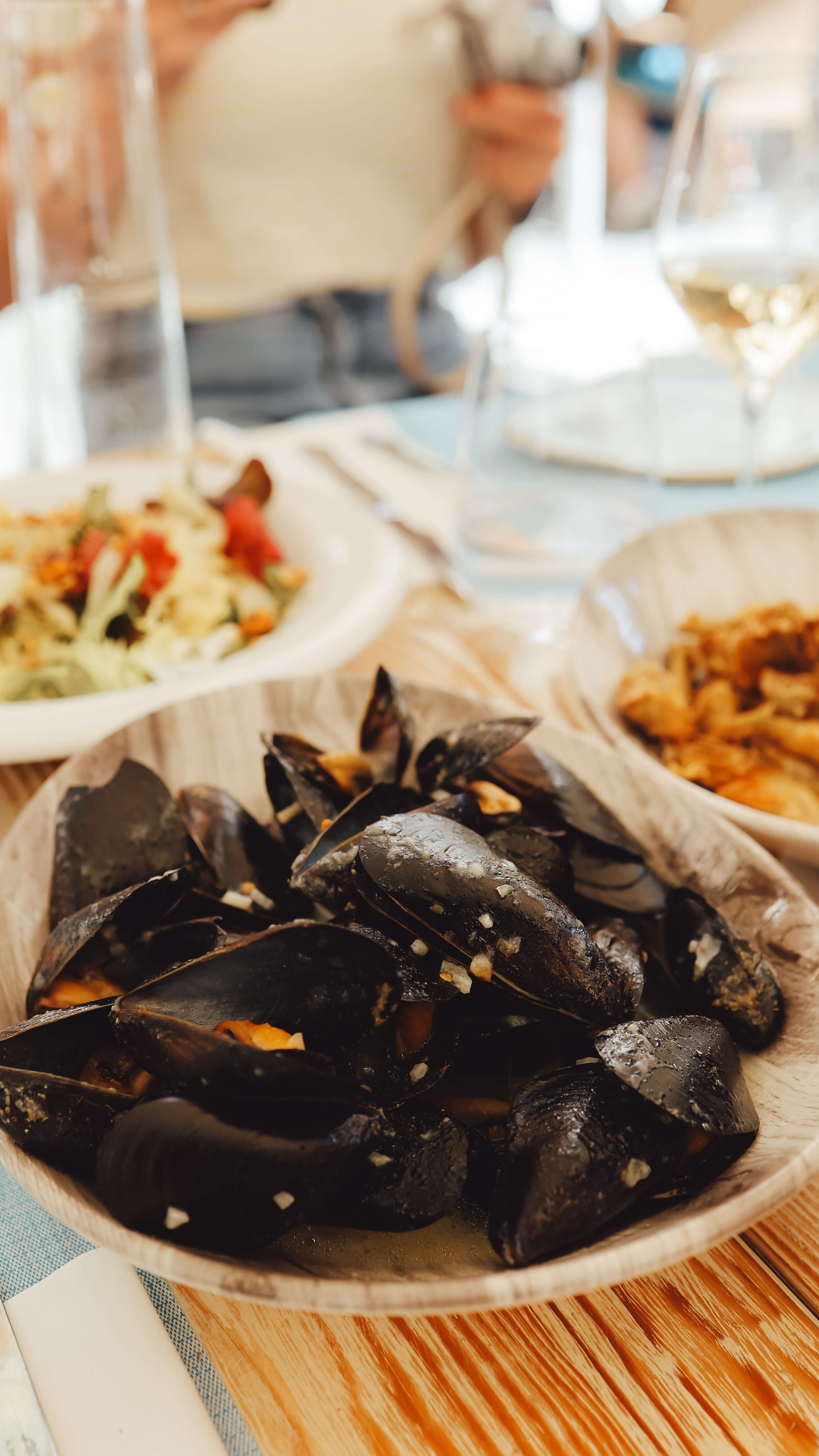 tarragona-spain-itinerary-lunch-elllagut-mussels.jpg