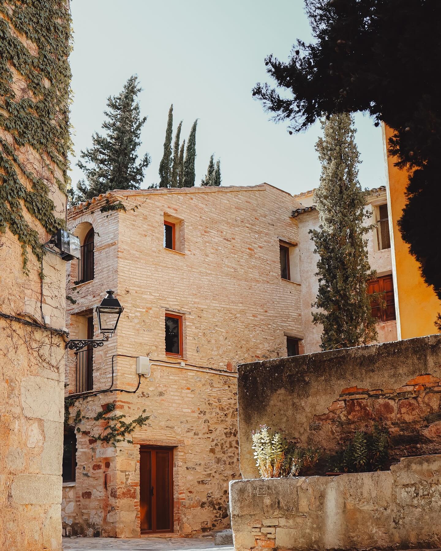 POV: you spend sunset in the mountains 🇪🇸⛰️

A beautiful day wandering around hidden hilltop villages, ended with vineyards &amp; wine tasting in the Montsant natural park.

Ad | Press trip #jet2costadorada #costadaurada #costadorada #costadauradat