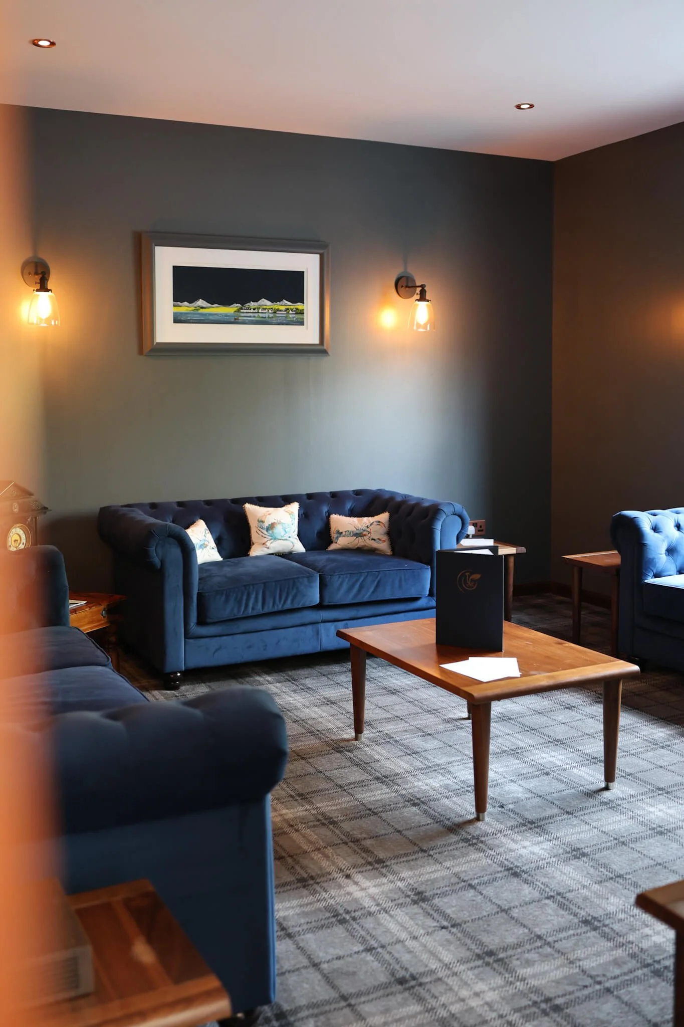 Edinbane-Lodge-Luxury-Skye-Hotel-Lounge-Wander-Somewhere.jpg