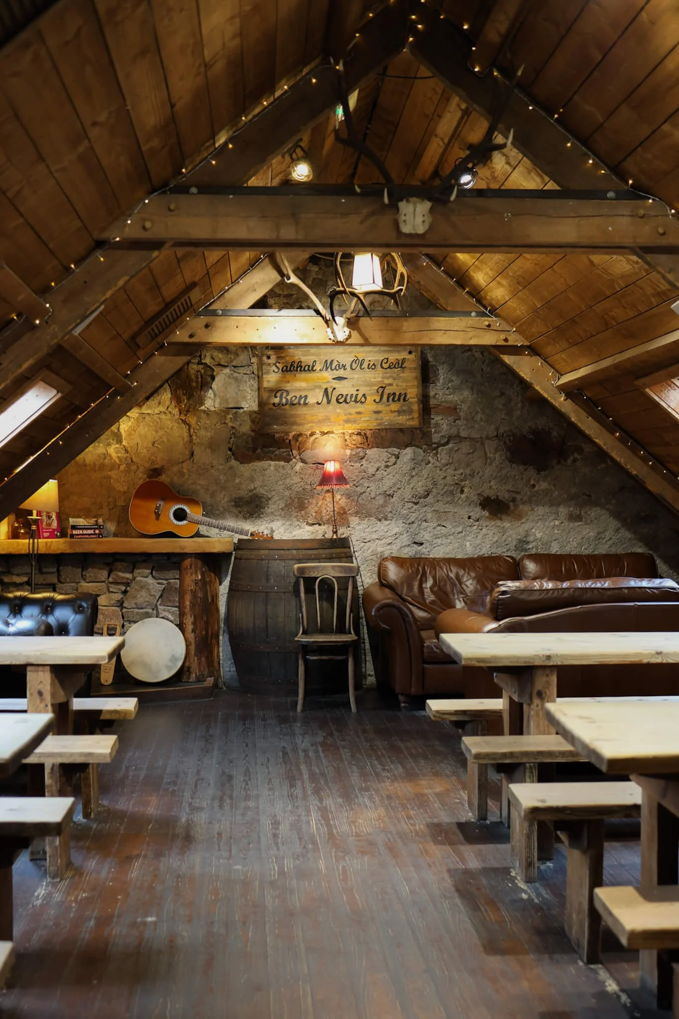 Complete-Pubs-In-Fort-William-Guide-Traditional-Pub-Wander-Somewhere.jpg