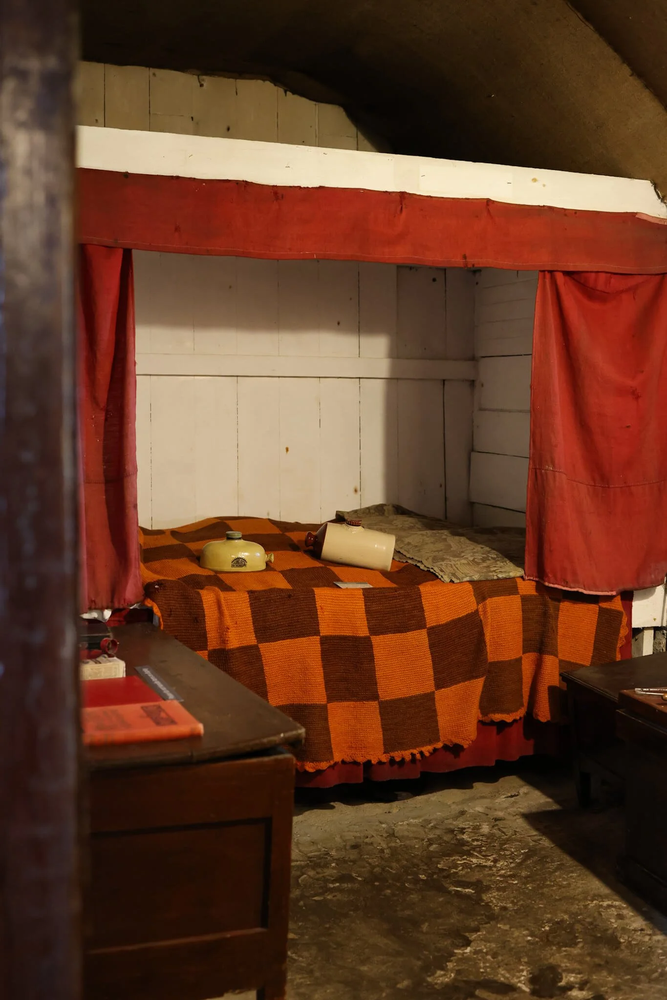 Skye-Museum-of-Island-Life-Visitors-Guide-Black-House-Bedroom-Wander-Scotland.jpg