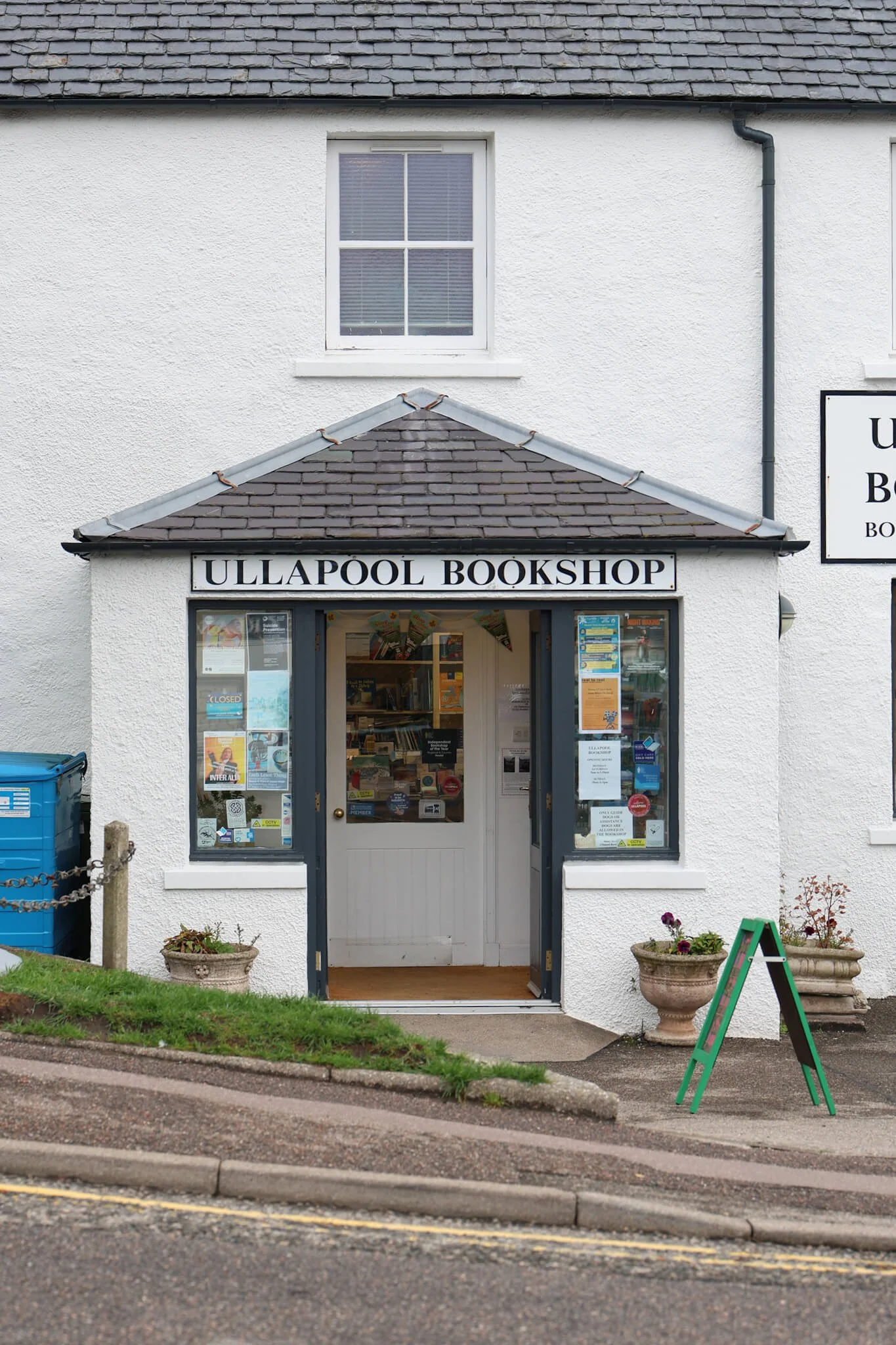 Best-Things-To-Do-Ullapool-Book-Store.jpg