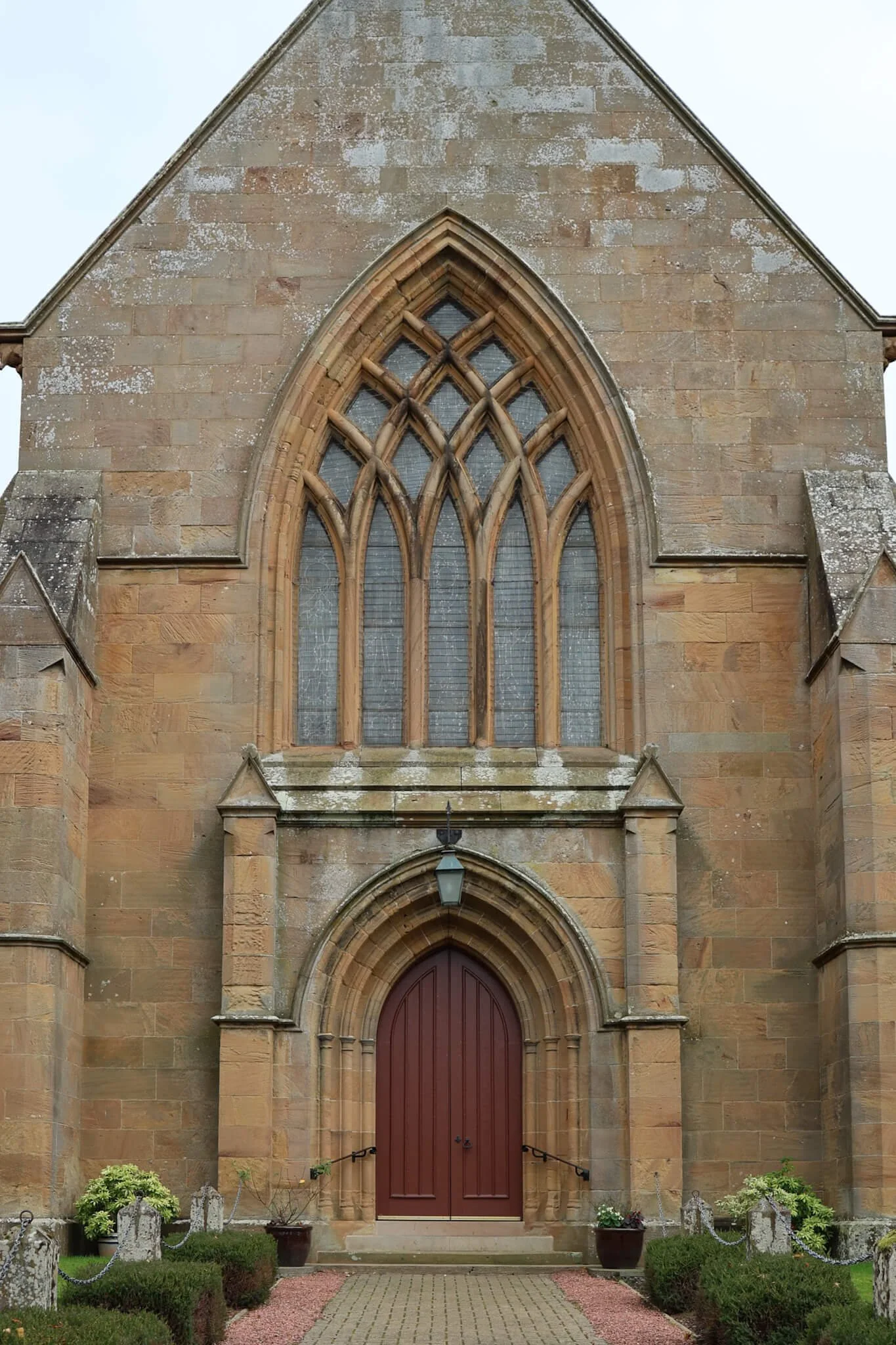 Best-Things-To-See-Dornoch-Scotland-Dornoch-Cathedral.jpg
