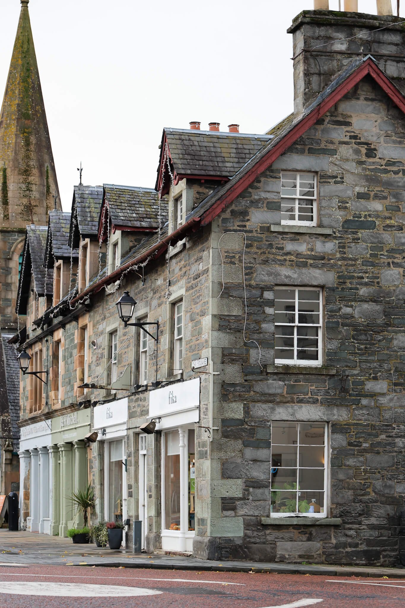 Perthshire-Beautiful-Towns-To-Visit-Aberfeldy-Square.jpg