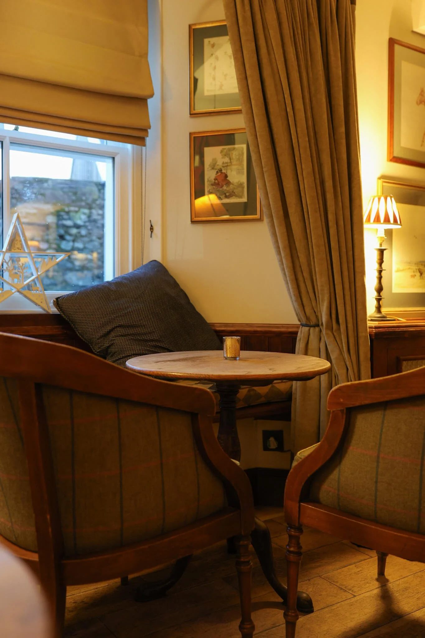 Comrie-Perthshire-Visitors-Complete-Guide-Traditional-Bar.jpg