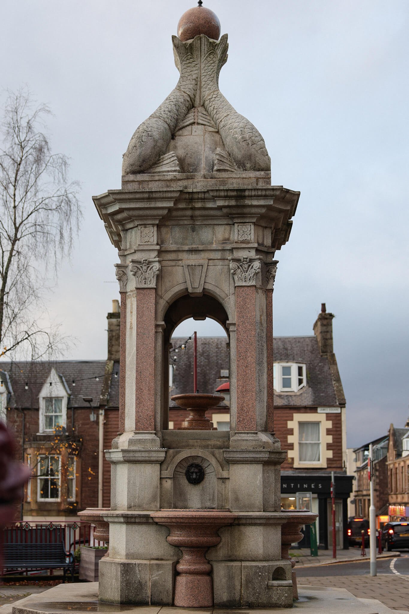 Crieff-Perthshire-Best-Things-To-See-Historic-Fountain.jpg