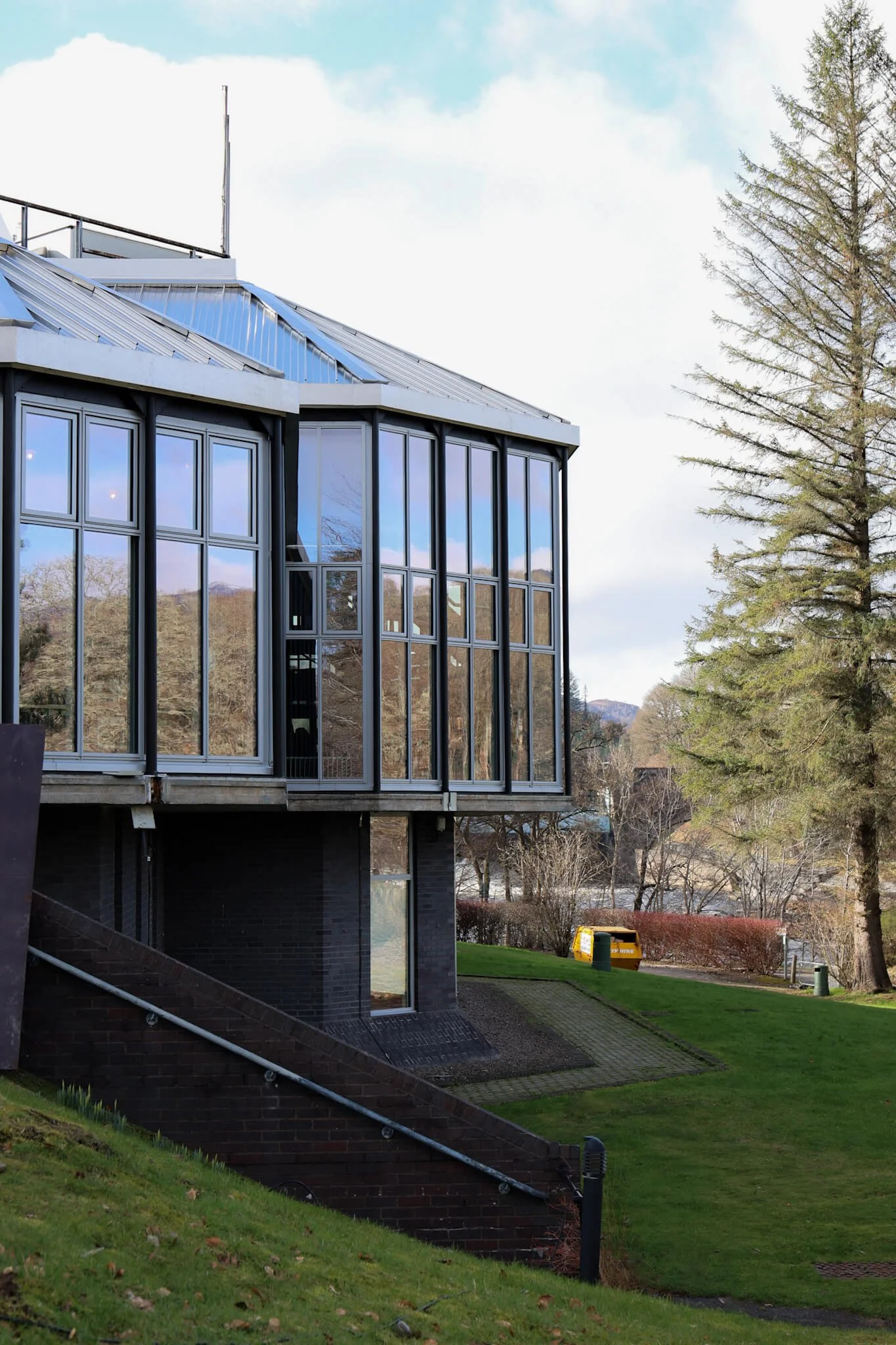 pitlochry-festival-theatre-exterior-scotland.jpg