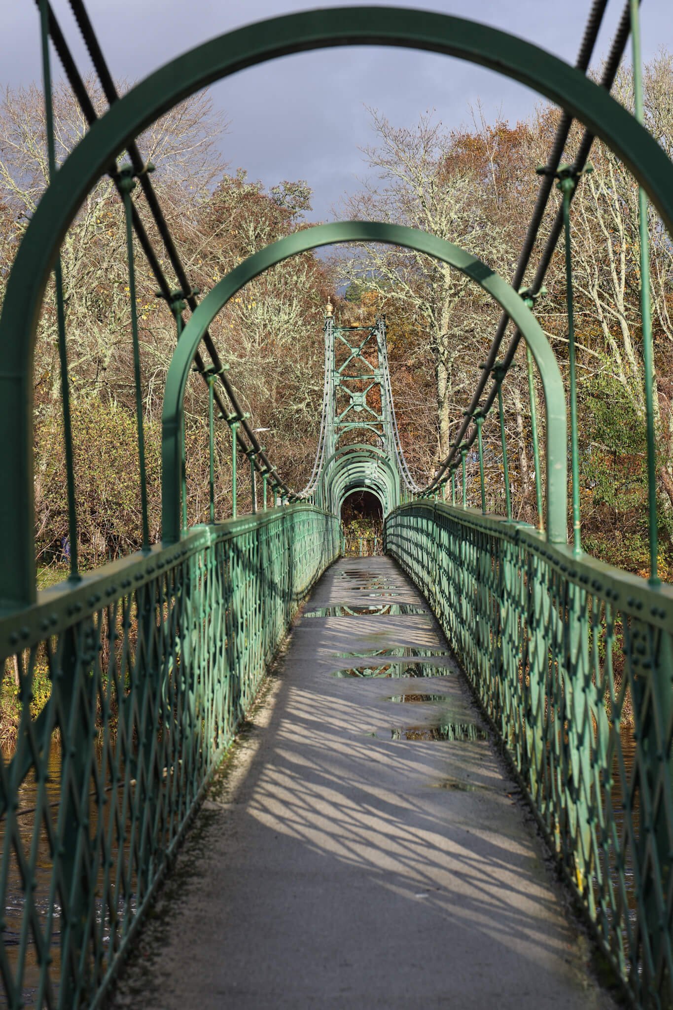 pitlochry-suspension-bridge-walkway-scotland.jpg