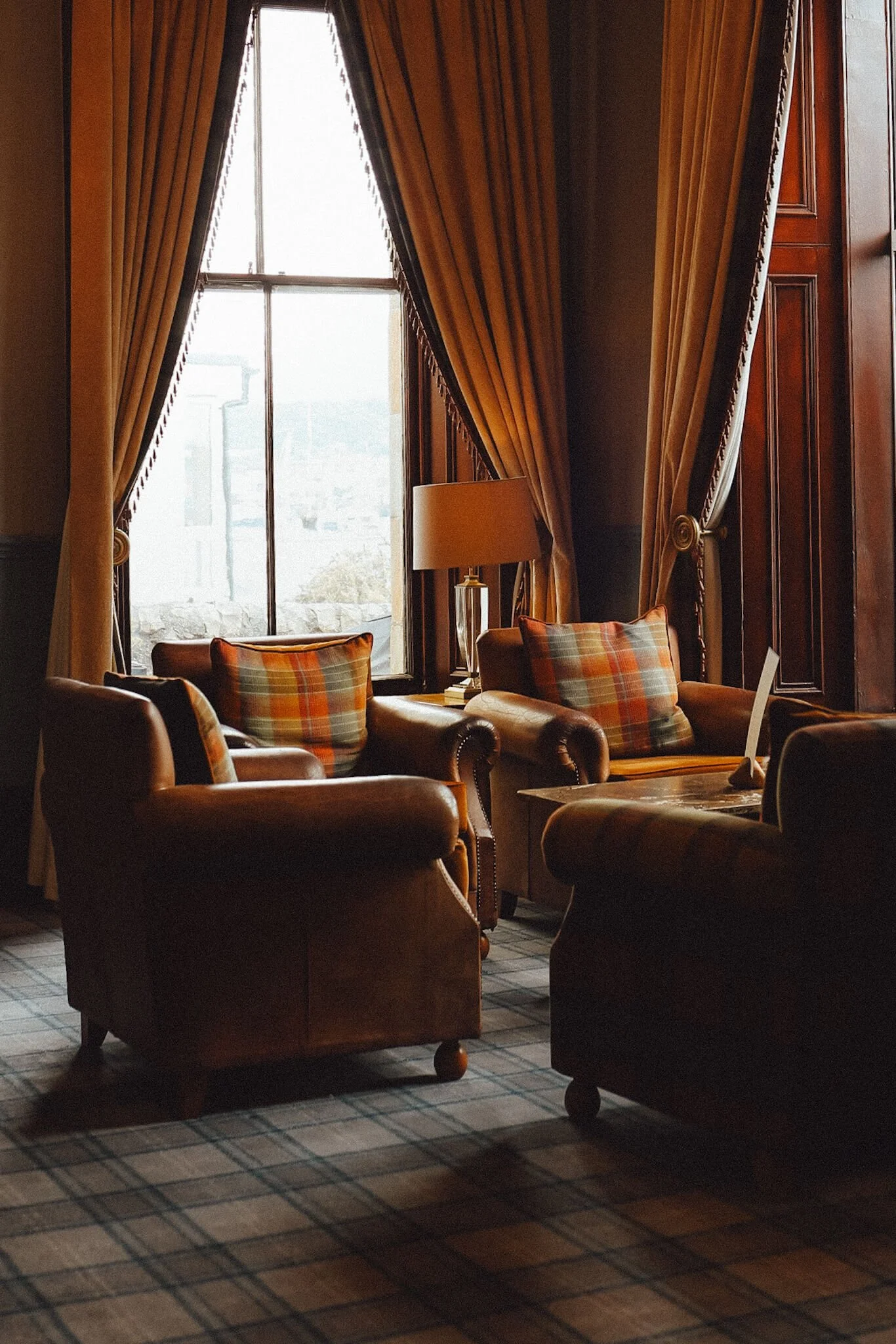oban-bay-hotel-lounge-argyll-scotland.jpg