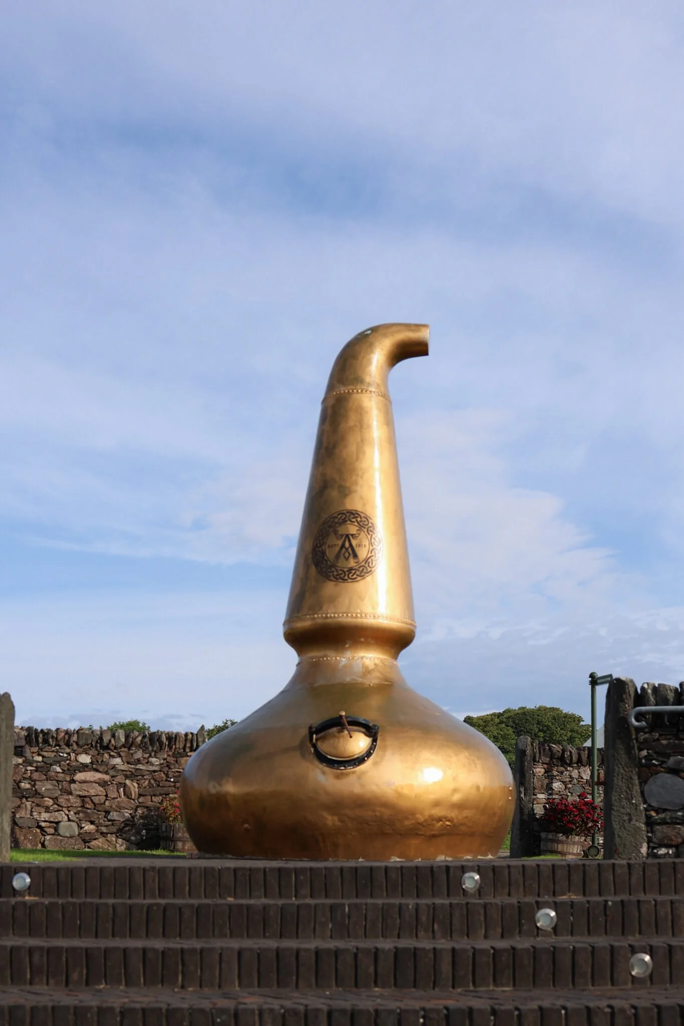 islay-ardbeg-whisky-distillery-still-scotland.jpg