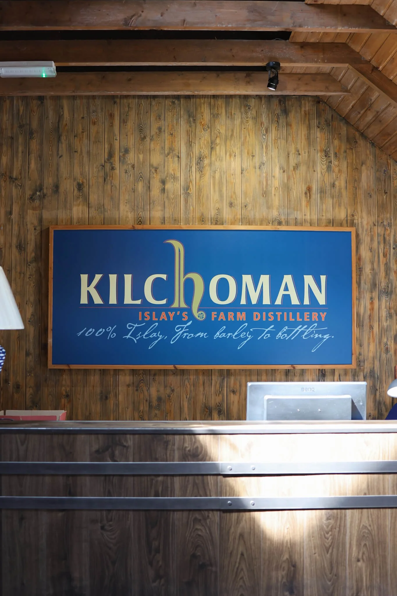 islay-kilchoman-whisky-distillery-tasting-bar-scotland.jpg