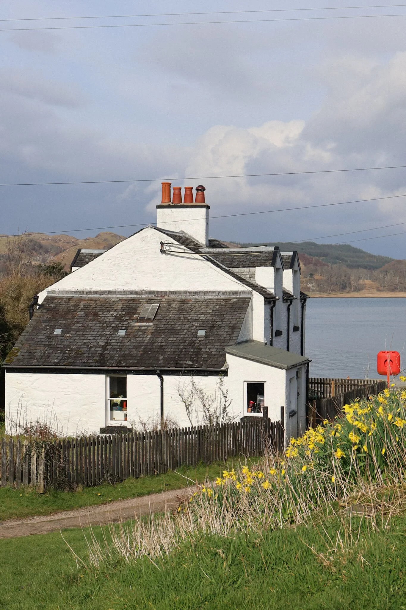 crinan-canal-village-cottages-scotland.jpg