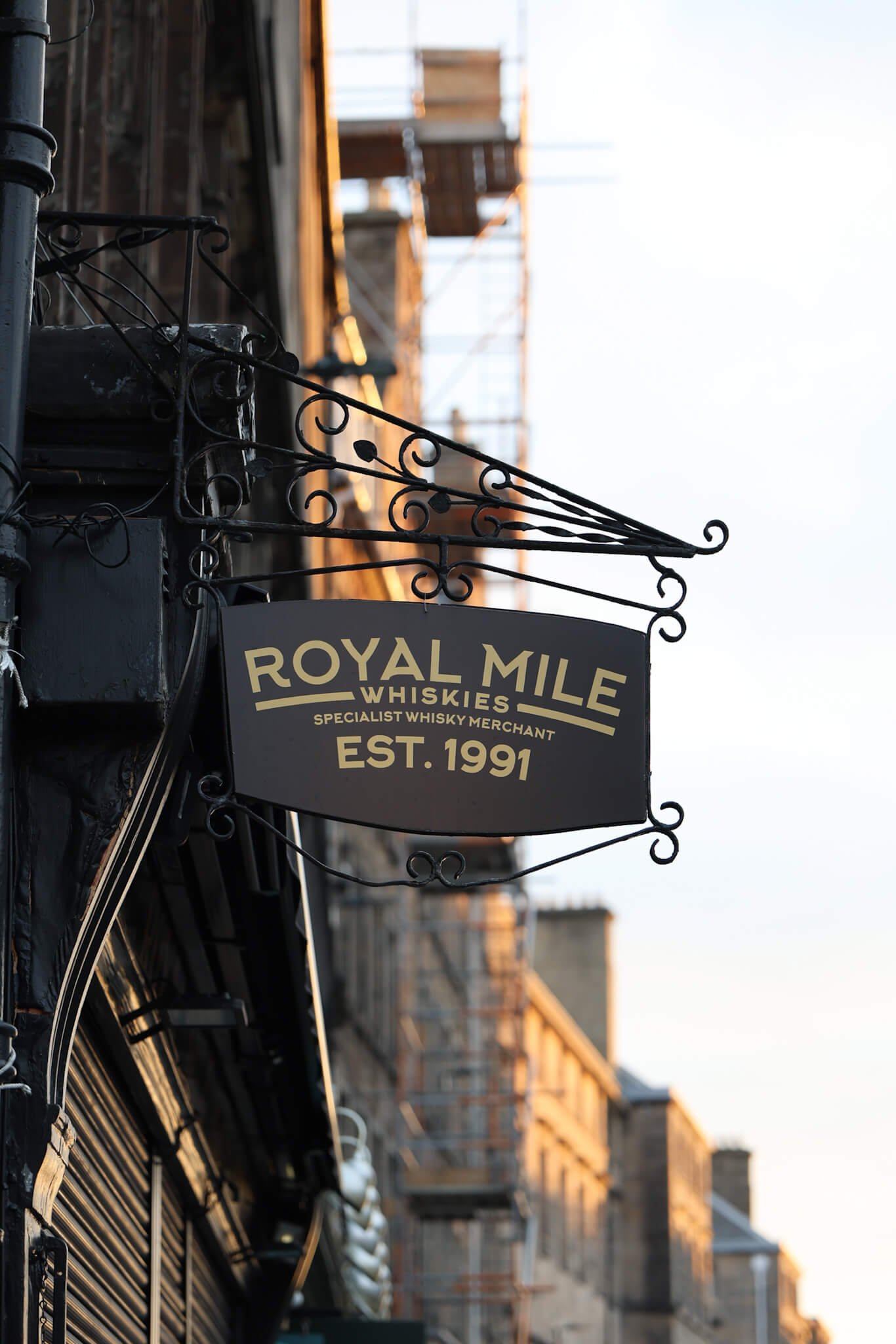 Edinburgh-Royal-Mile-historic-street-Scotland.jpg