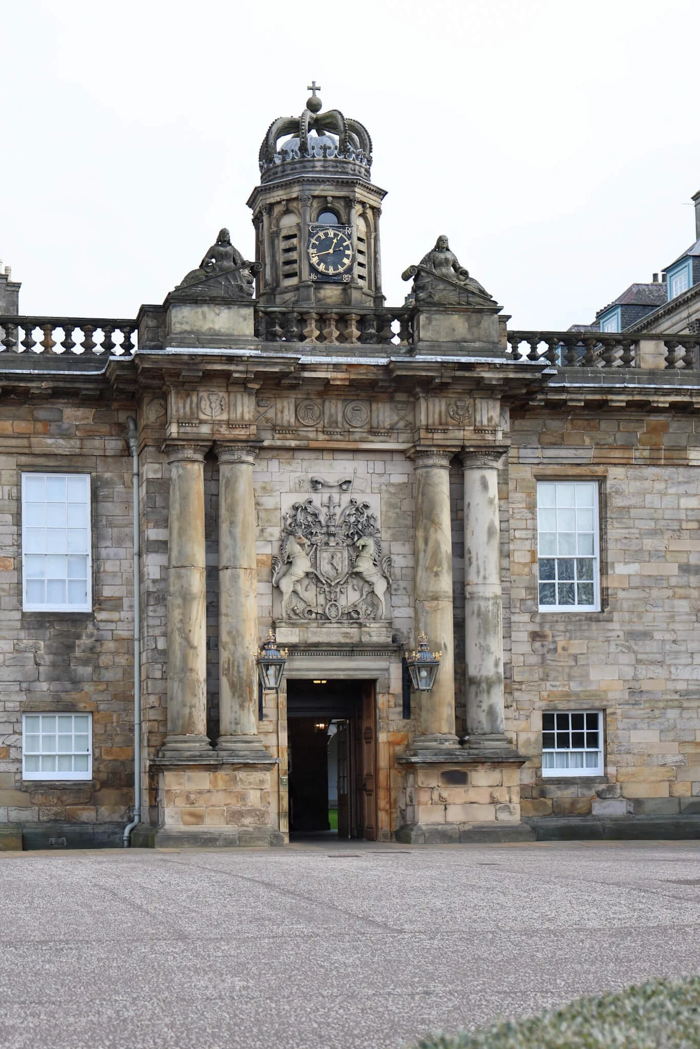 Edinburgh-Royal-Mile-Holyrood-Palace-entrance-Scotland.jpg