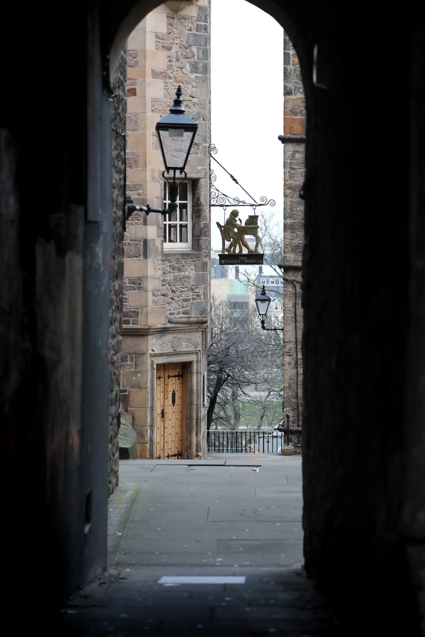 Edinburgh-Royal-Mile-Lady-Stairs-Close-Scotland.jpg
