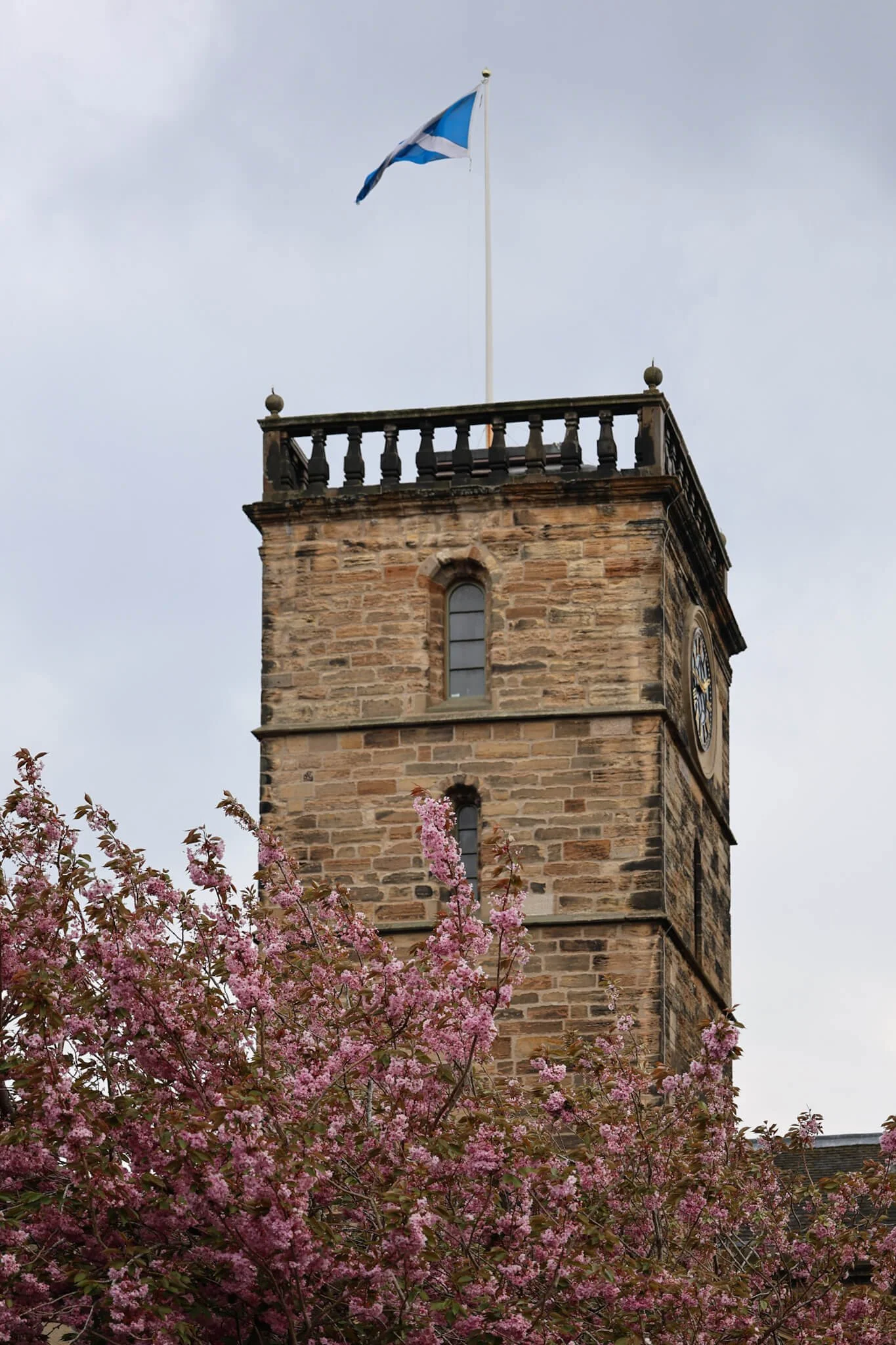 linlithgow-palace-church-tower-scotland.jpg