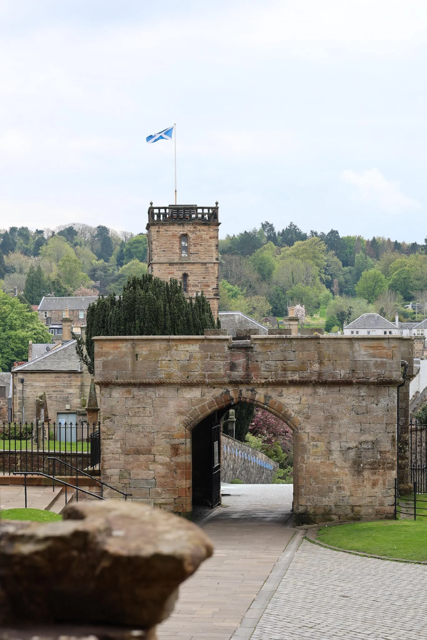 linlithgow-lpalace-entrance-scotland.jpg