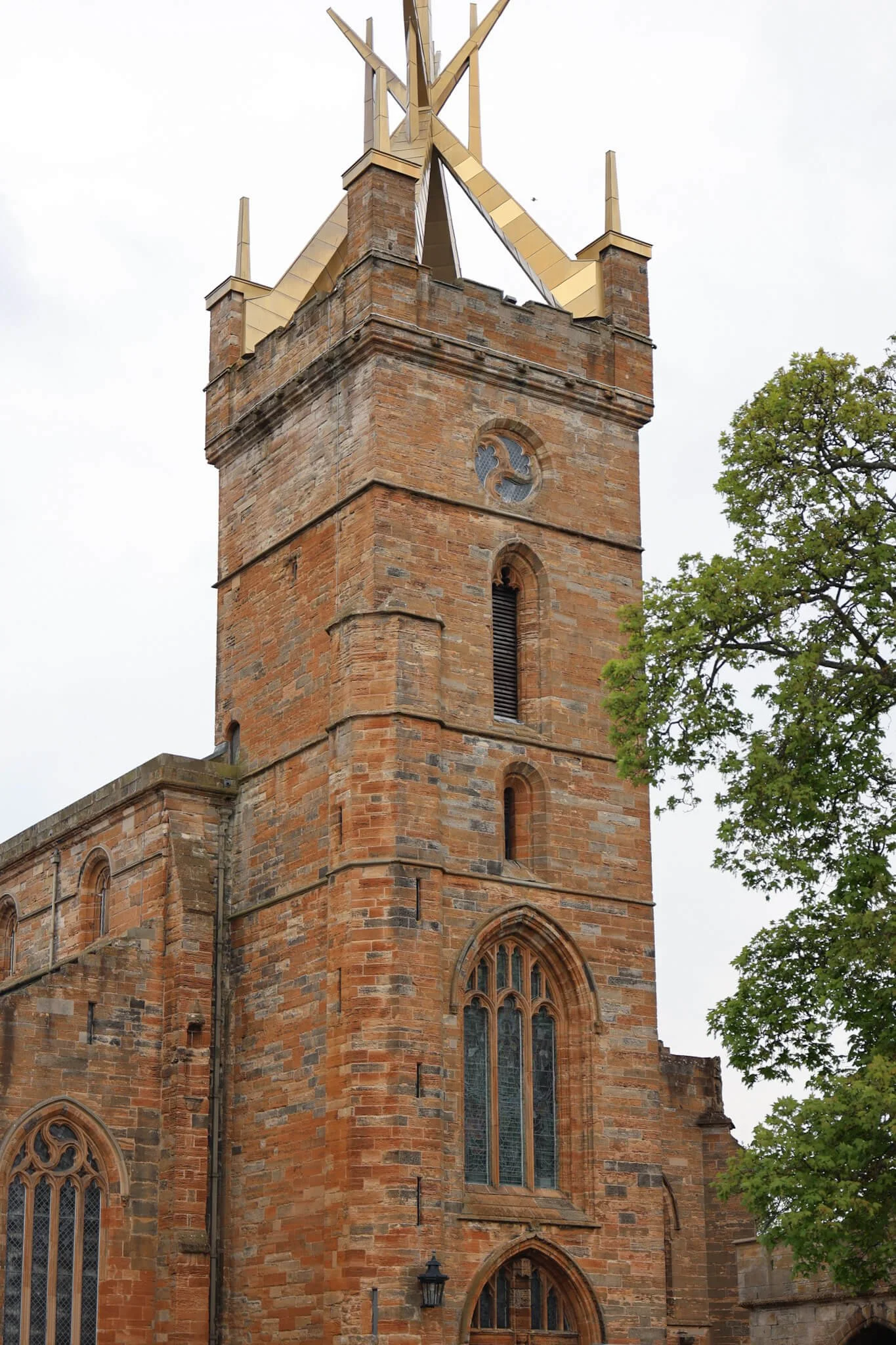 linlithgow-palace-gardens-church-scotland.jpg