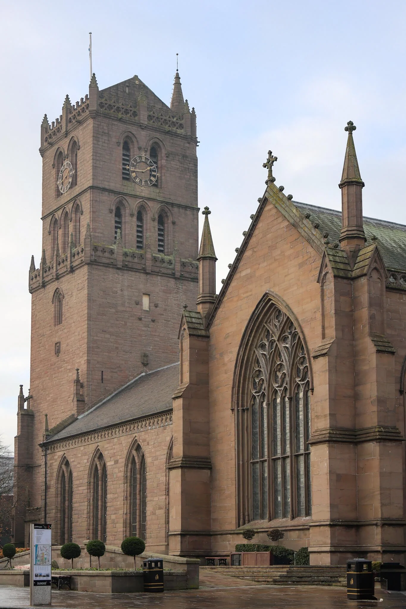 Dundee-church-city-centre-scotland.jpg