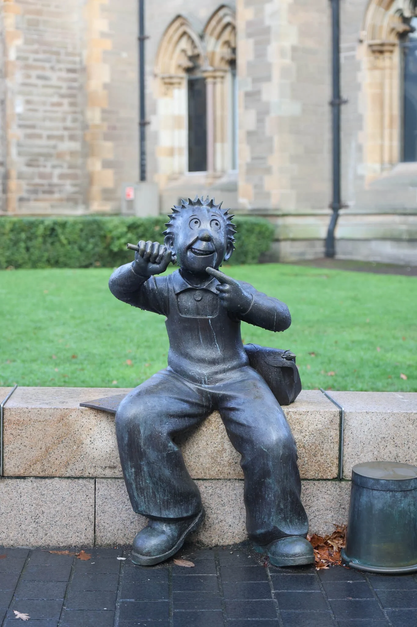 dundee-statue-trail-oor-wullie-scotland.jpg