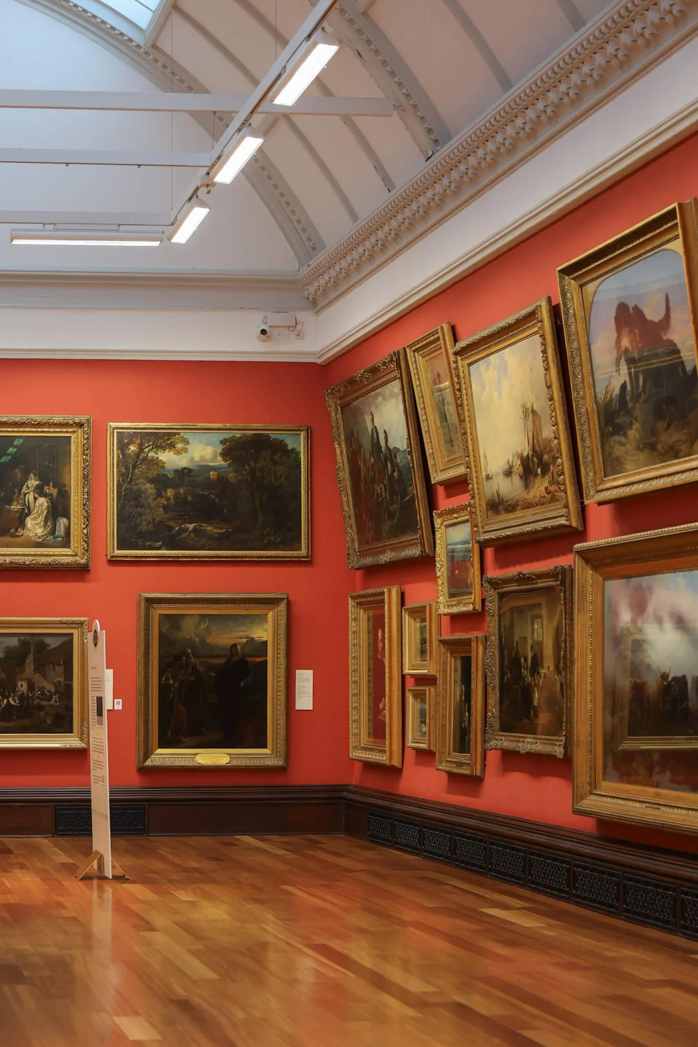 dundee-mcmanus-museum-gallery-scotland.jpg