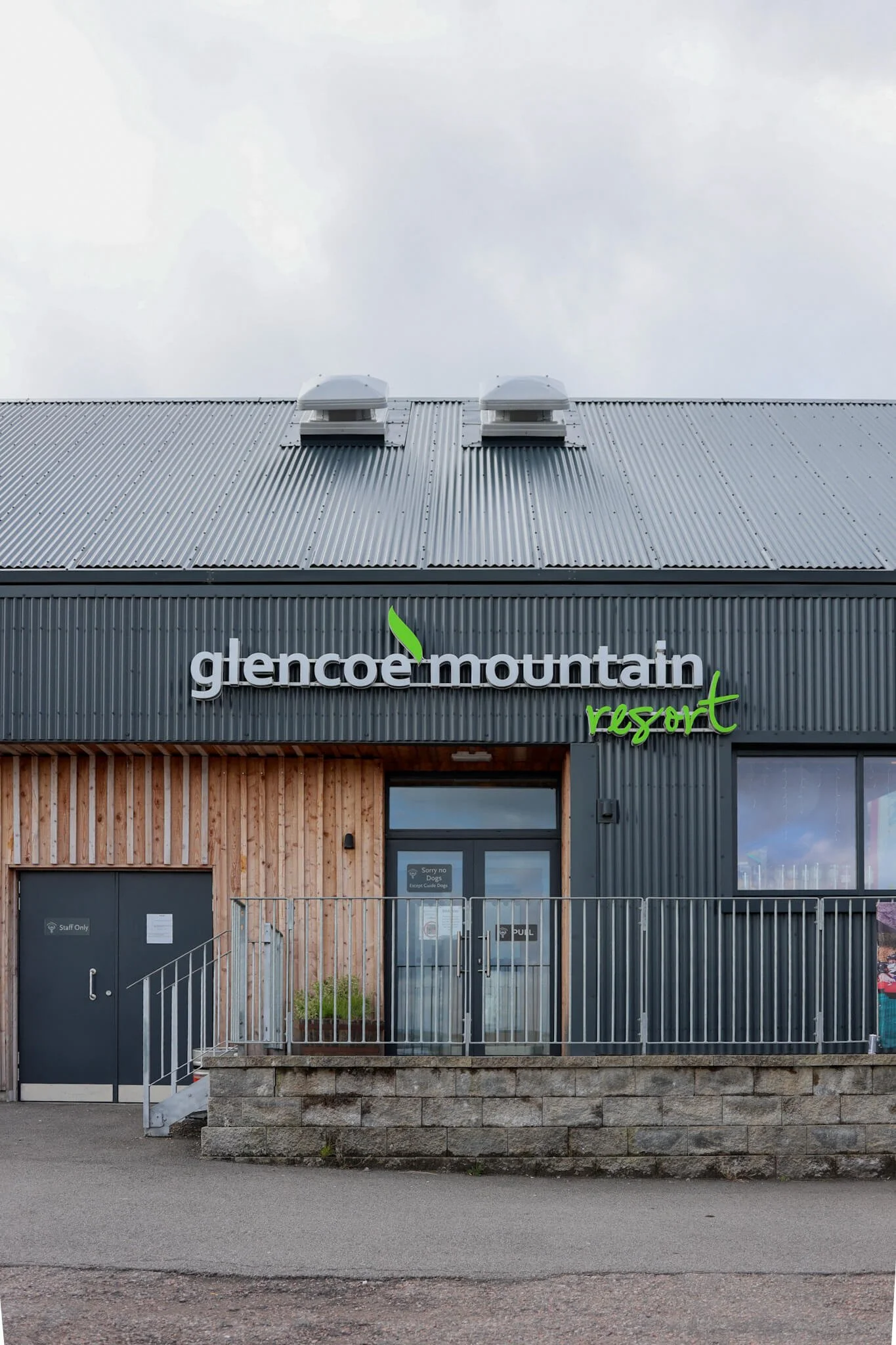 glencoe-mountain-chairlift-at-mountain-resort.jpg