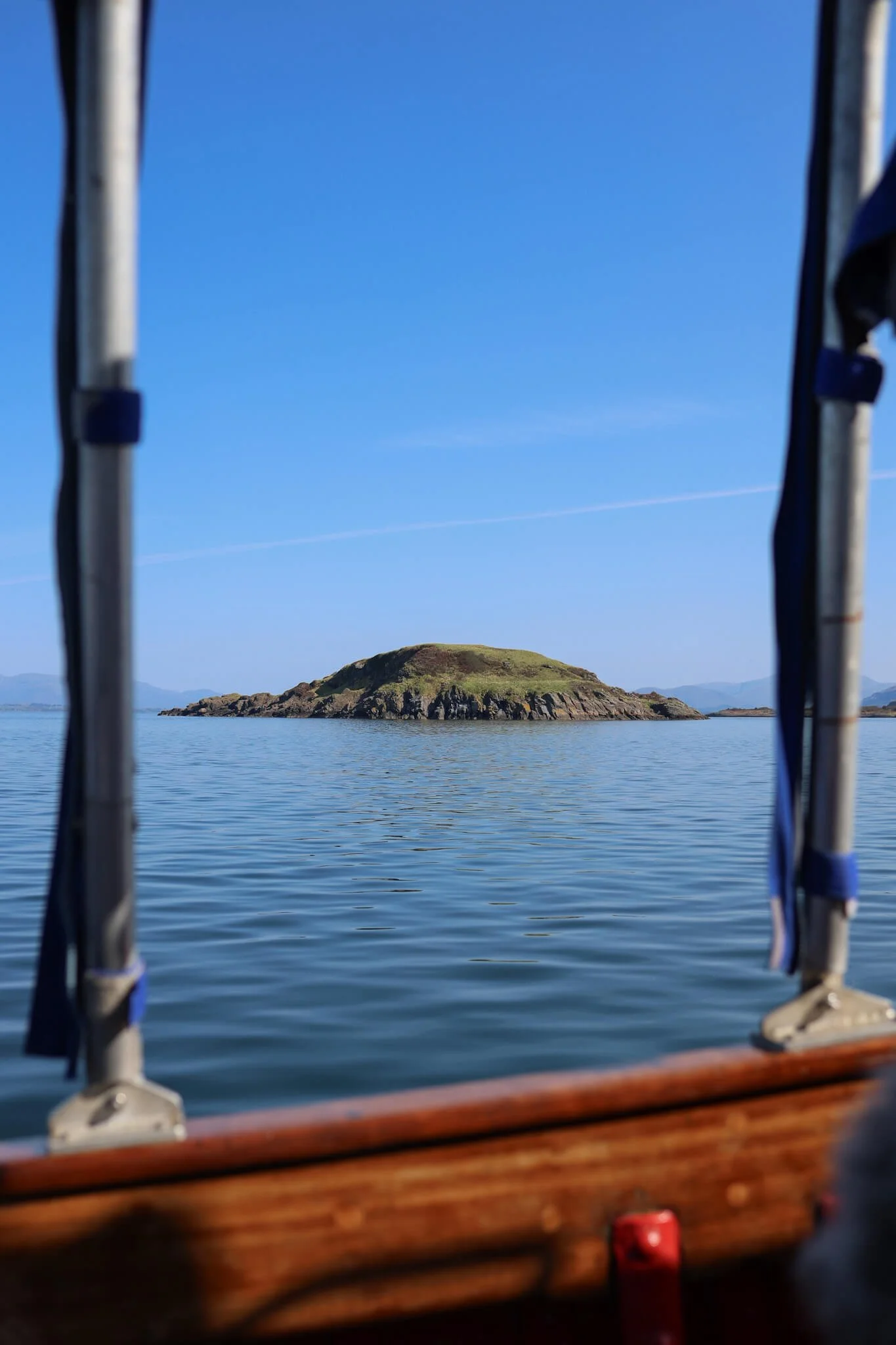 Oban-boat-trip-coastal-island-view.jpg