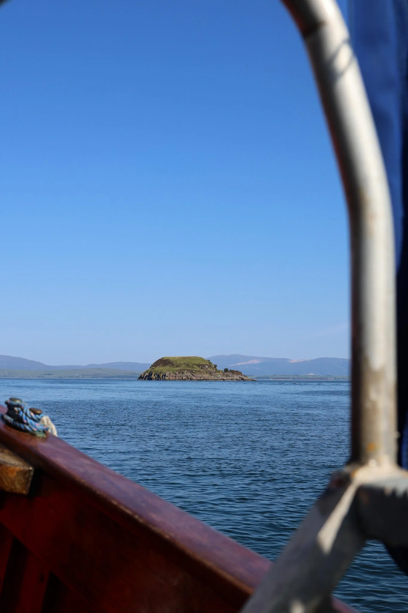 Oban-boat-trip-Firth-of-Lorne-coastline.jpg