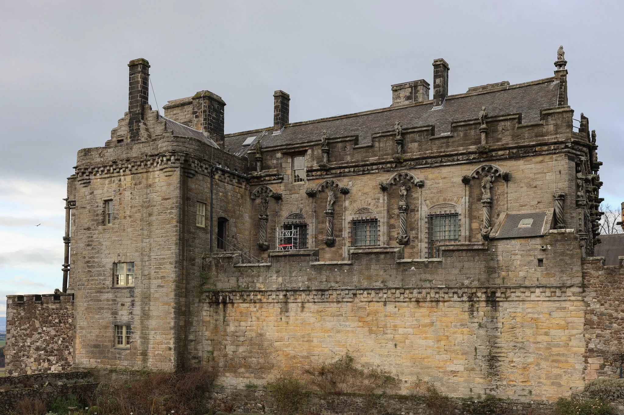 stirling-castle-courtyard-royal-palace-view.jpg