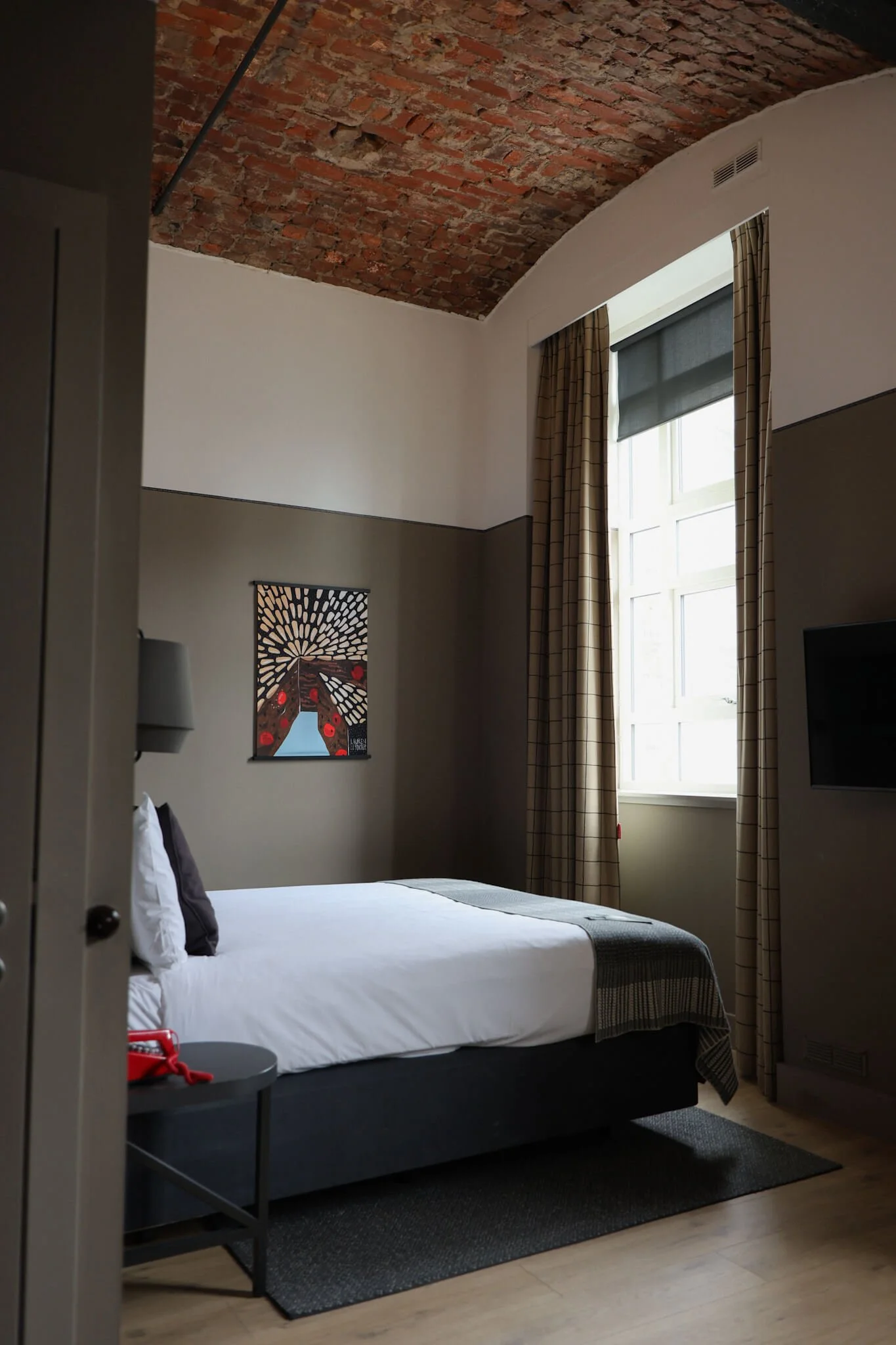 Hotel-Indigo-Dundee-historic-mill-stay-bedroom.jpg