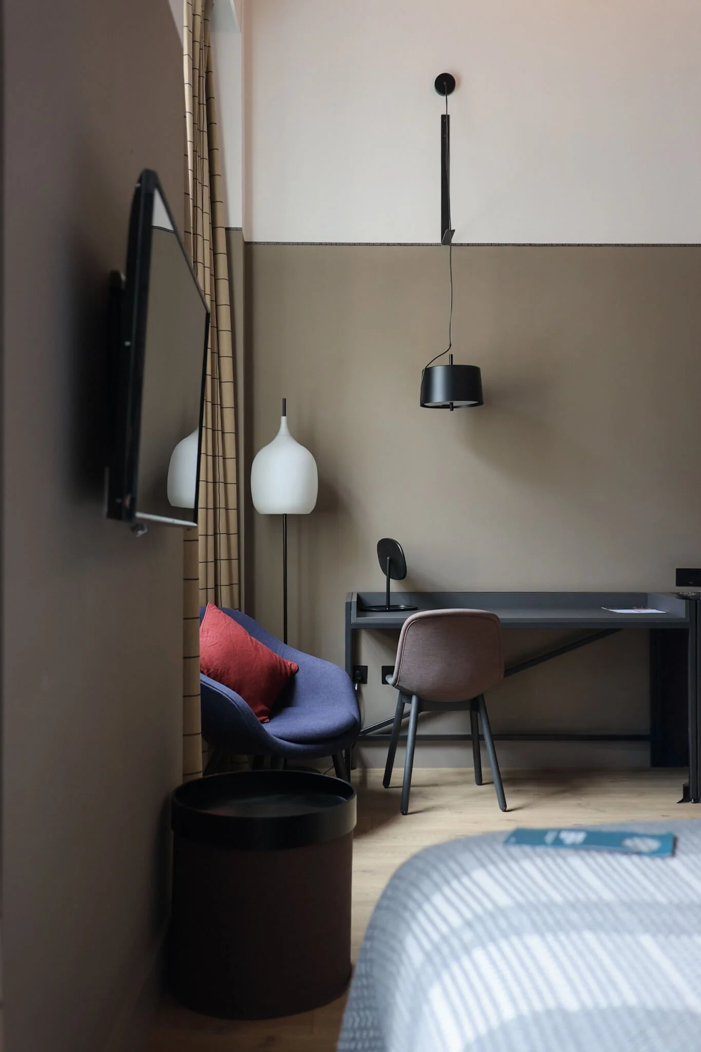 Hotel-Indigo-Dundee-boutique-spacious-bedroom.jpg